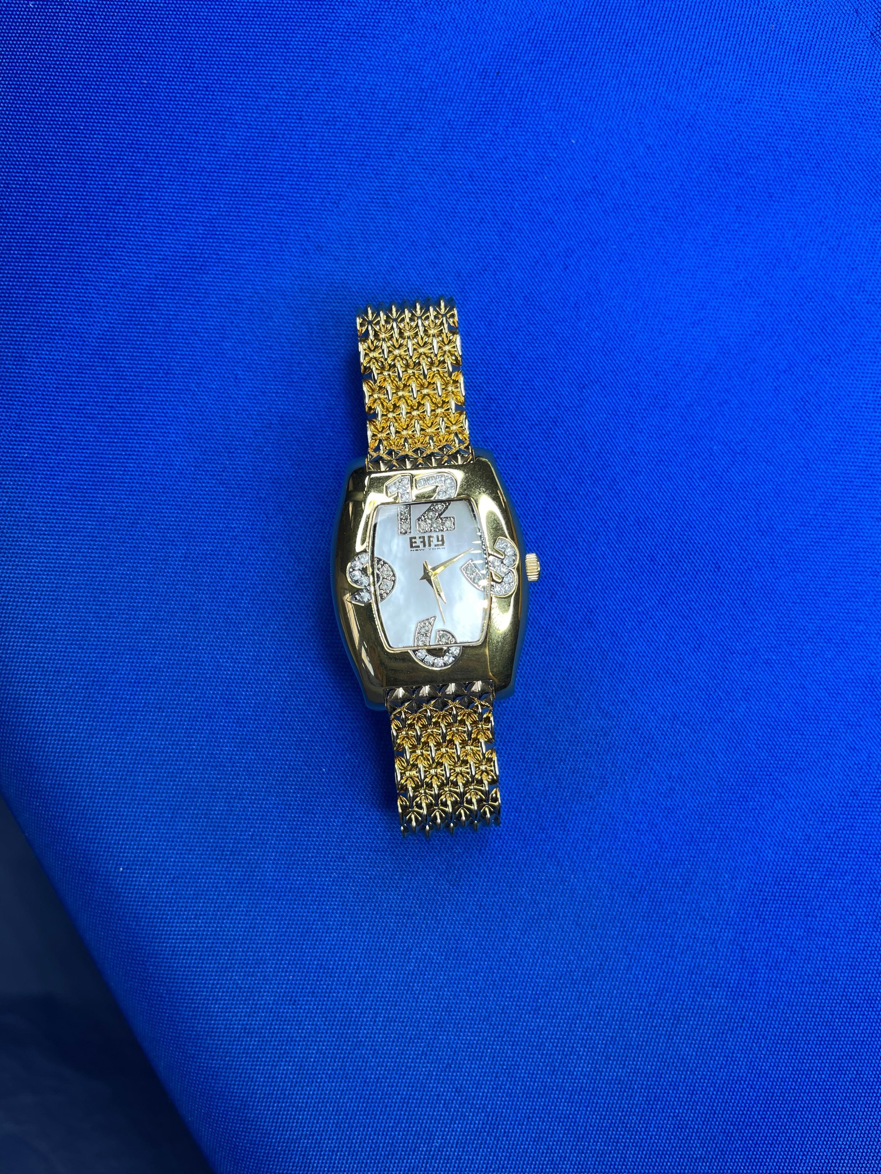 Weiße Saphire Pave Zifferblatt Luxus Schweizer Quarz Exotische Uhr im Zustand „Neu“ im Angebot in Oakton, VA