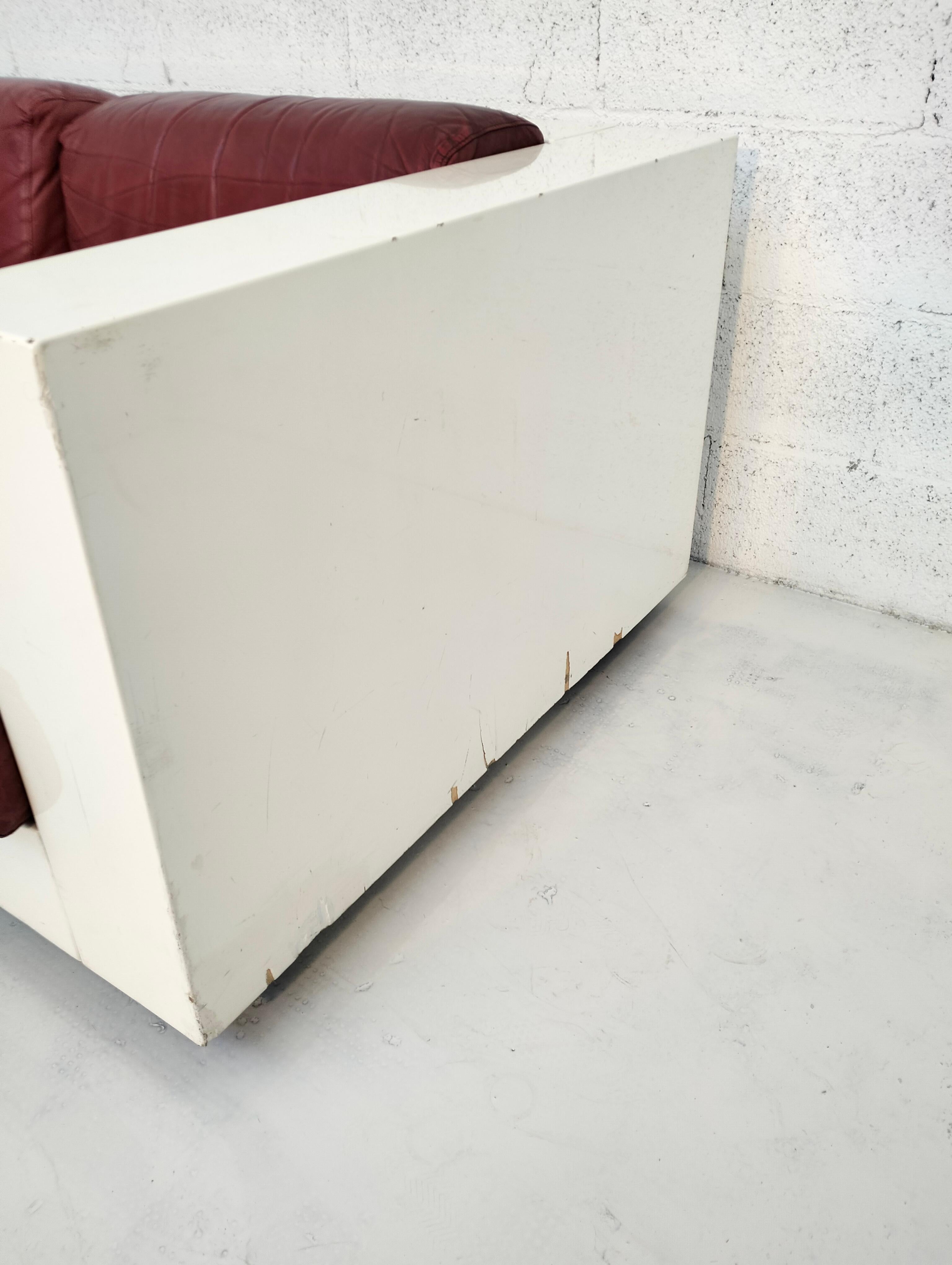 Italian White Saratoga sofa by Massimo and Lella Vignelli for Poltronova 60s, 70s For Sale