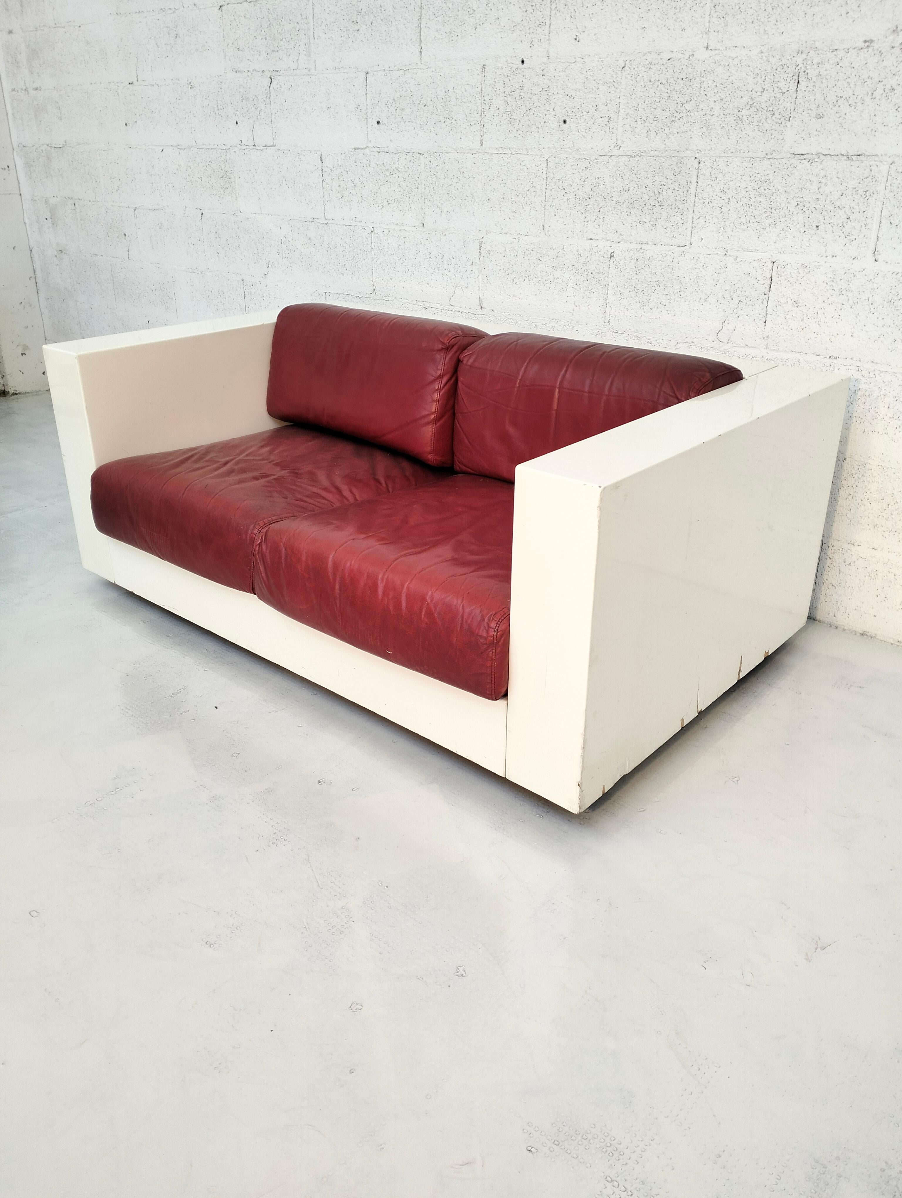 Leather White Saratoga sofa by Massimo and Lella Vignelli for Poltronova 60s, 70s For Sale