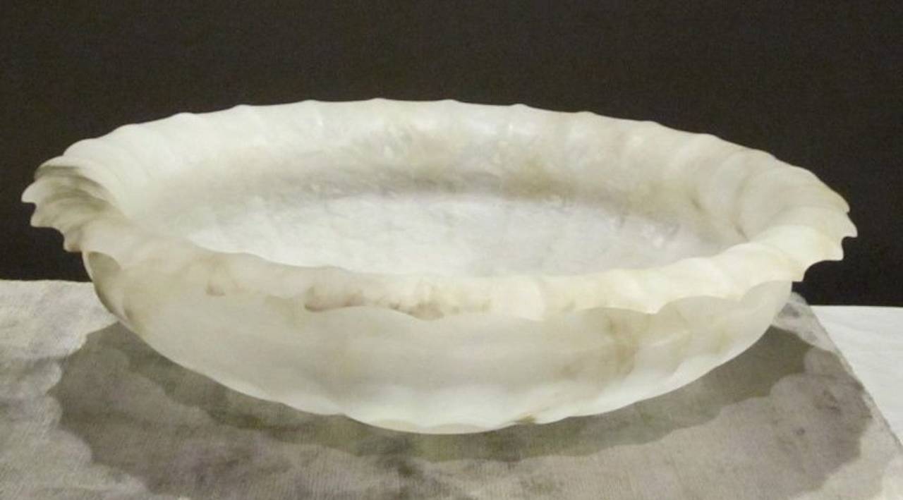 White Scalloped Edge Large Alabaster Round Bowl, Italy, Contemporary In New Condition For Sale In New York, NY