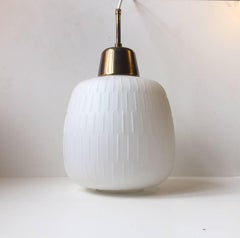 Lampada a sospensione in vetro opalino e ottone The Modern Scandinavian, anni '50