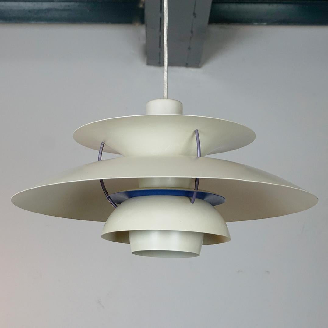 Laqué Lampe pendante scandinave blanche PH5 par Poul Henningsen pour Louis Poulsen Danemark en vente