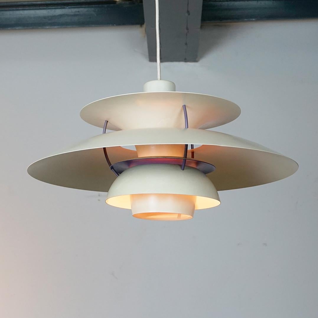 Lampe pendante scandinave blanche PH5 par Poul Henningsen pour Louis Poulsen Danemark en vente 1