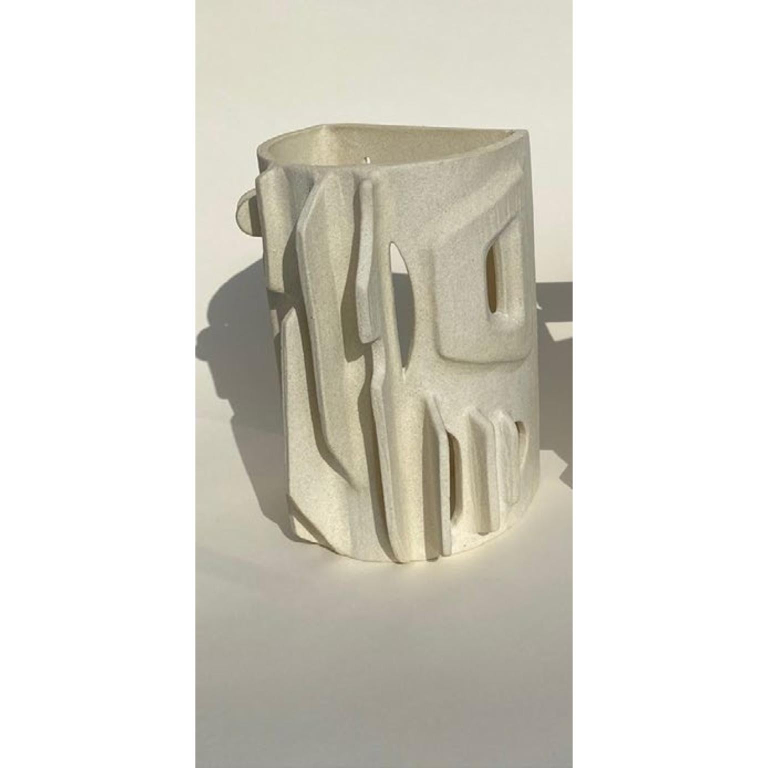 White sconce by Olivia Cognet
Materials: Ceramic
Dimensions: L 18 cm H 27 cm

Each of Olivia’s handmade creations is a unique work of art, the snapshot of a precious moment captured in a world of fast ‘everything’.
Since moving to Los Angeles
