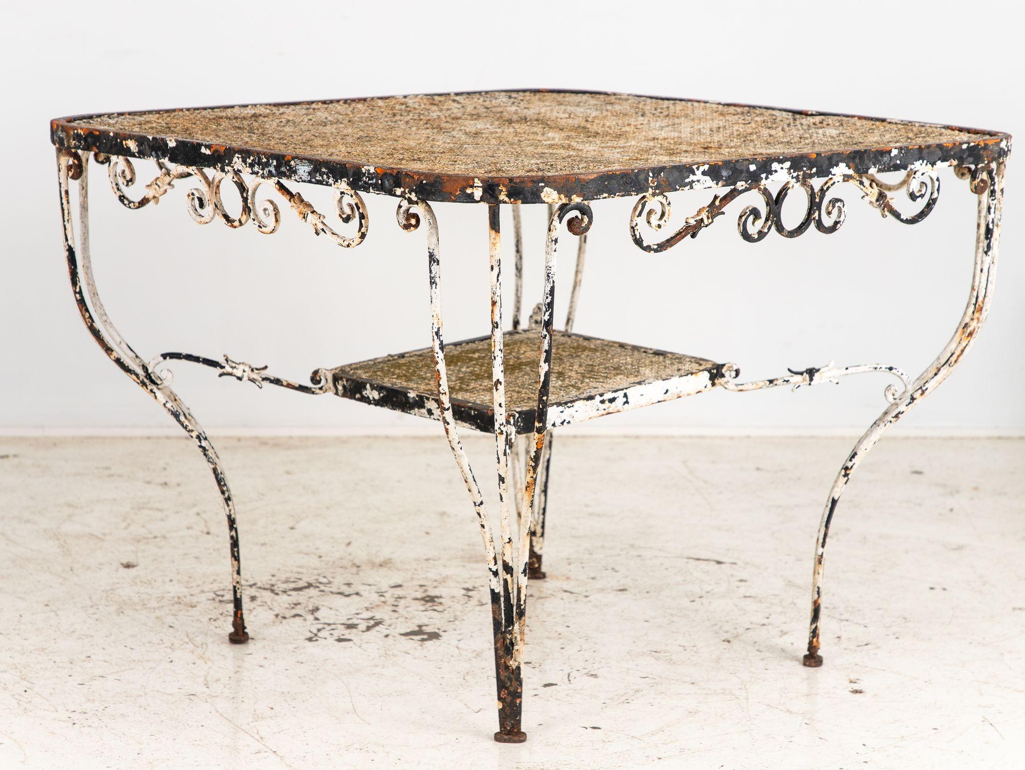 Provincial français Table de salle à manger de jardin et quatre chaises, France, années 1940 en vente