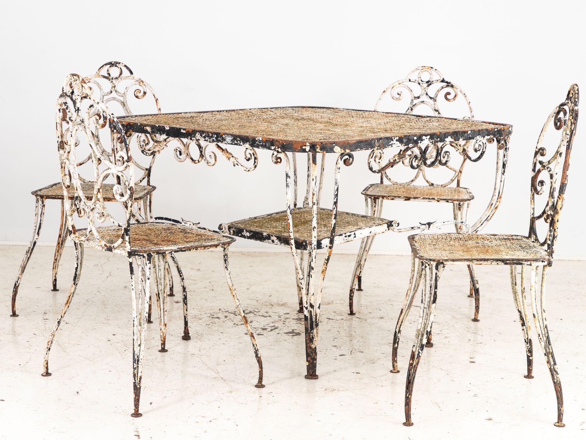 Français Table de salle à manger de jardin et quatre chaises, France, années 1940 en vente