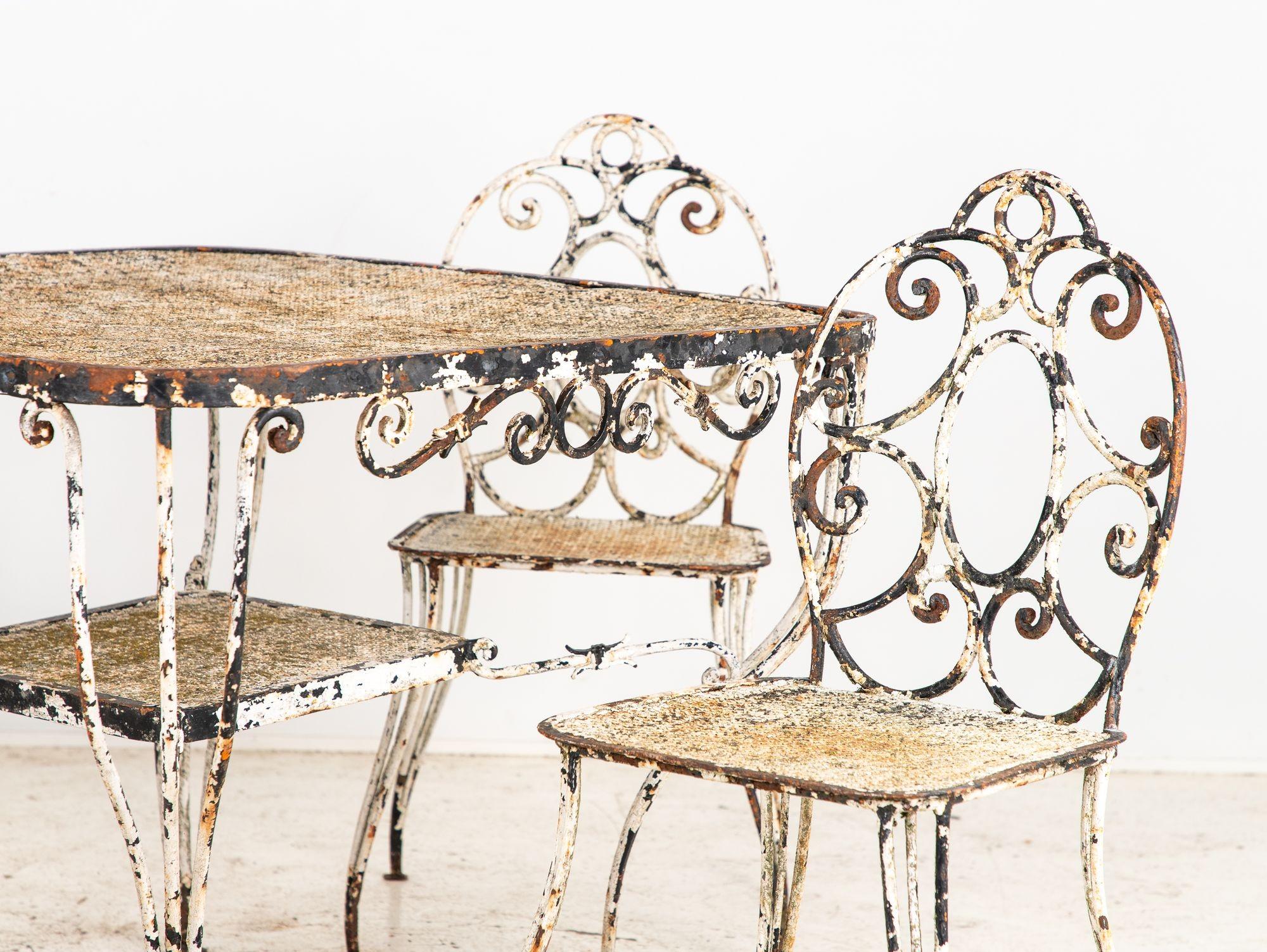 Table de salle à manger de jardin et quatre chaises, France, années 1940 Bon état - En vente à South Salem, NY