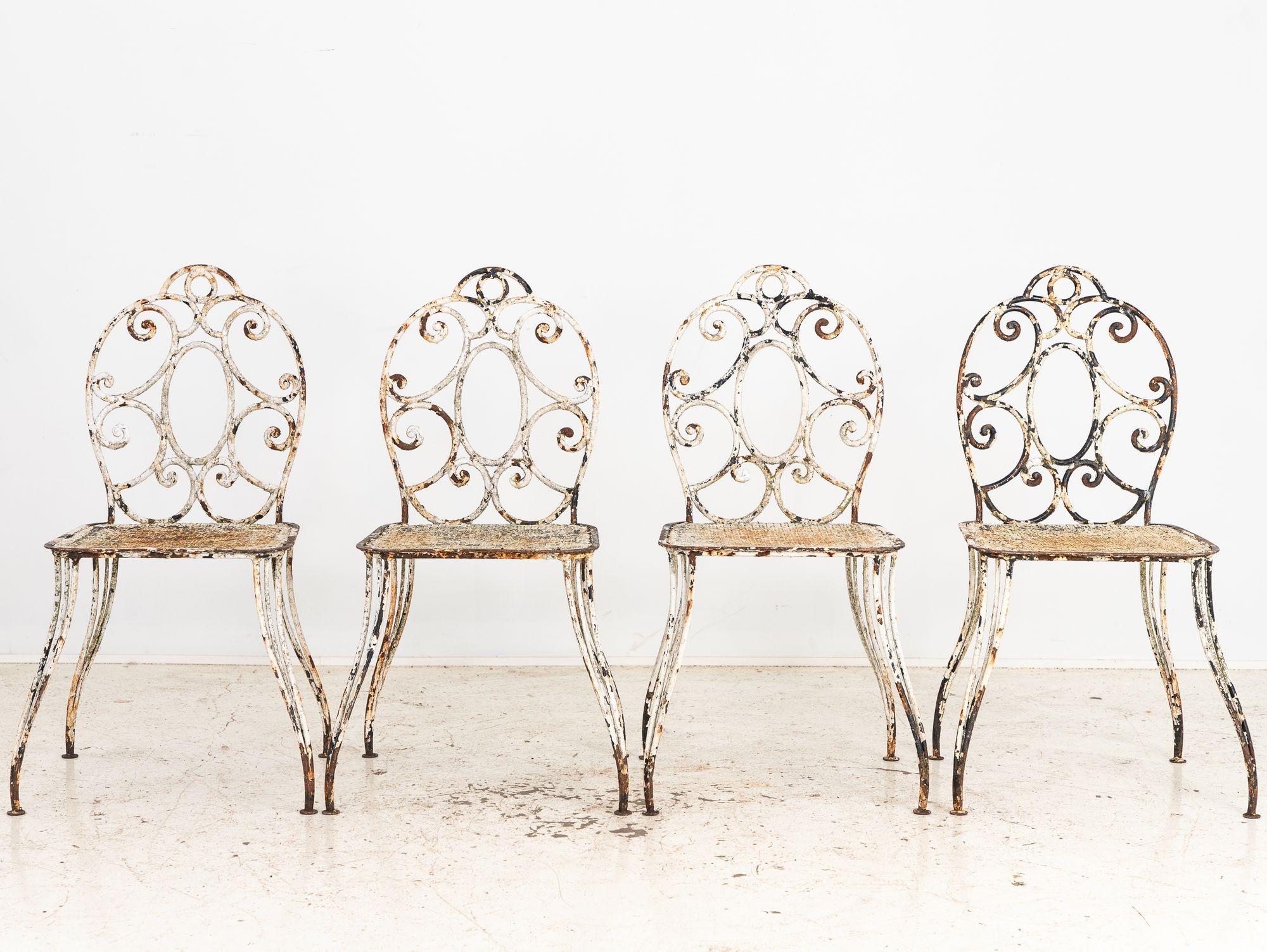 Fer Table de salle à manger de jardin et quatre chaises, France, années 1940 en vente