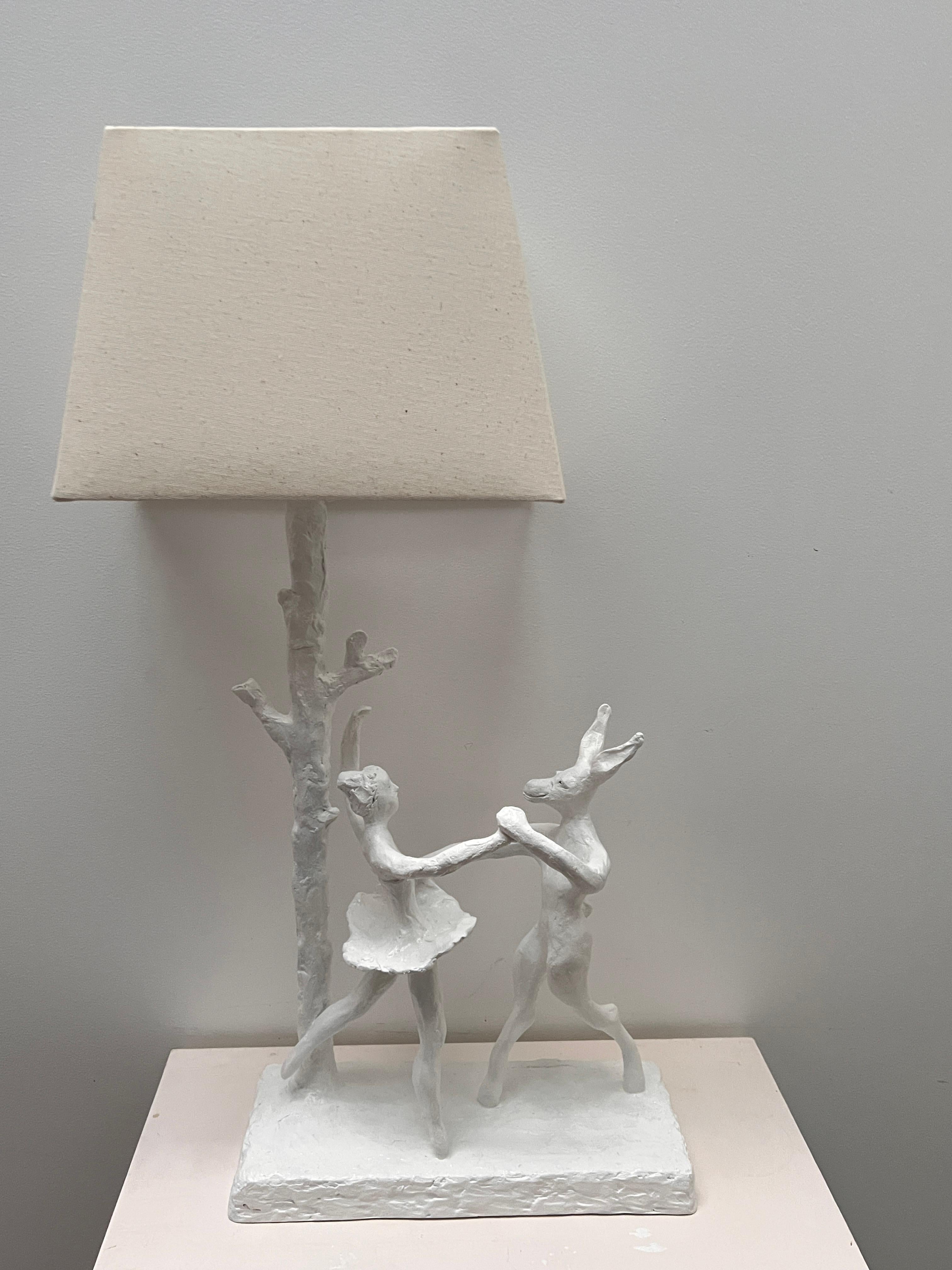 Patiné White sculptural table lamp Hare & Ballerina, hand crafted and cast en vente