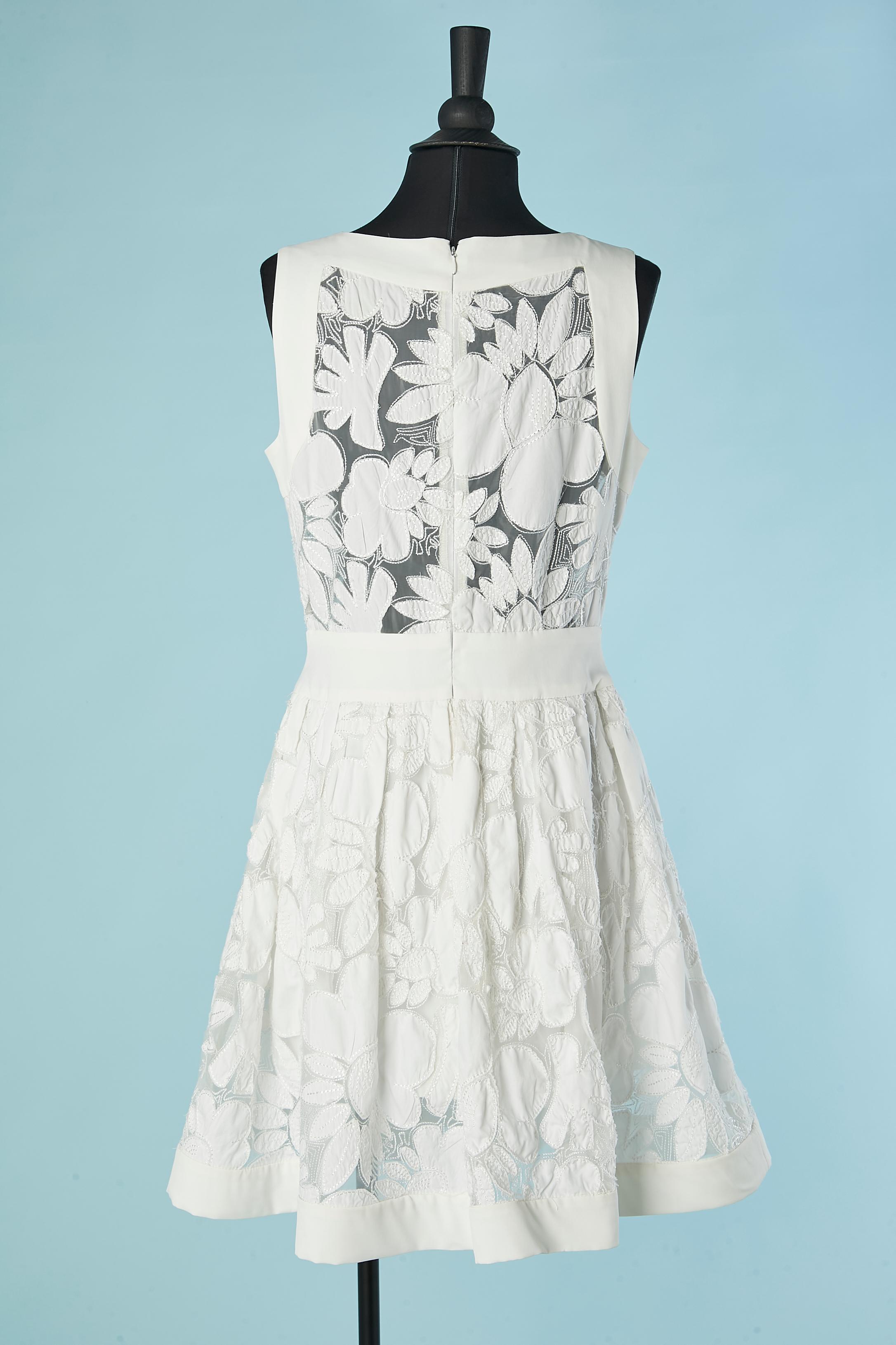 Robe de cocktail transparente blanche avec application de fleurs JIKI Monté-Carlo Pour femmes en vente