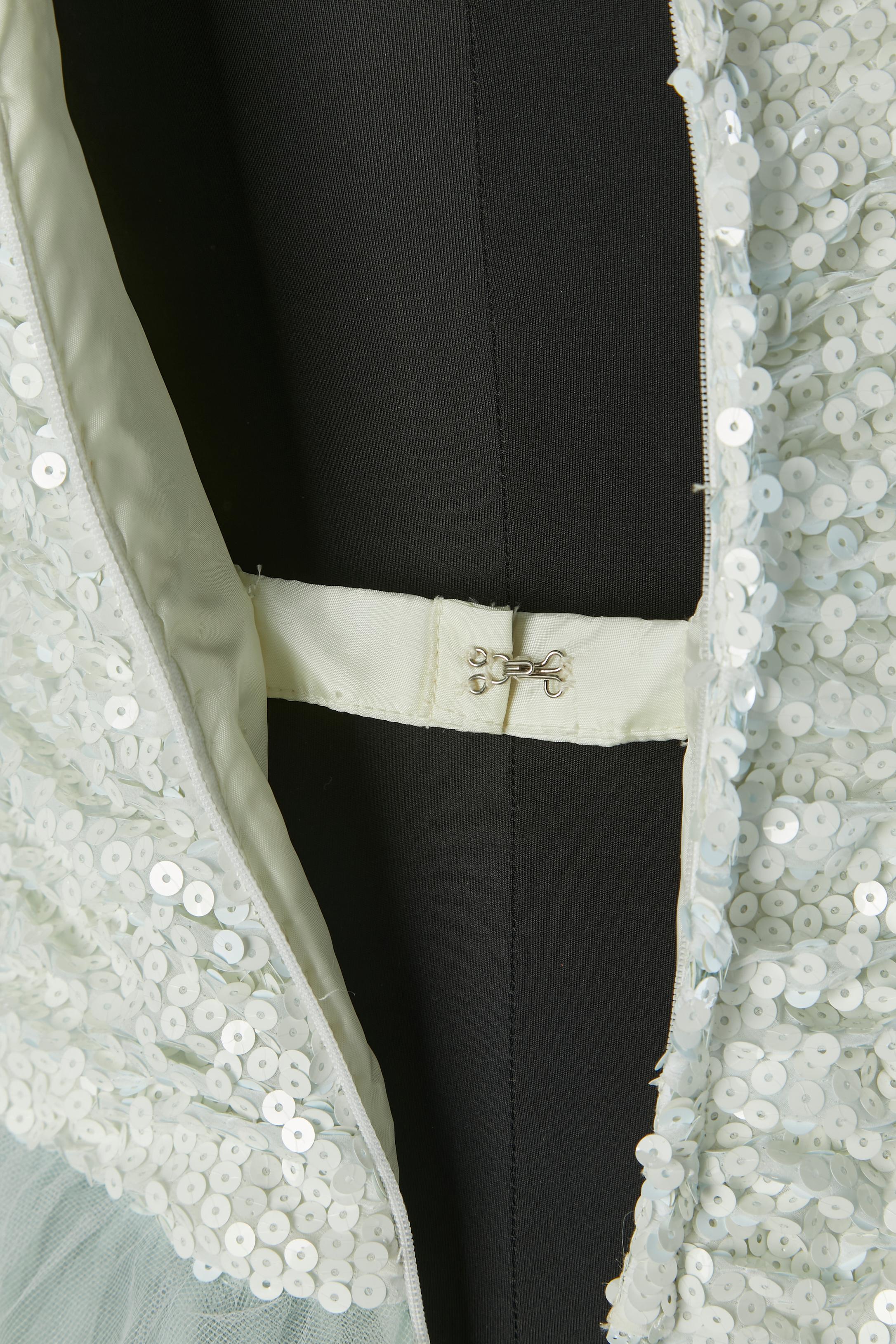 Weißes Ballkleid aus Pailletten und Tüll VICKY TIEL im Angebot 4