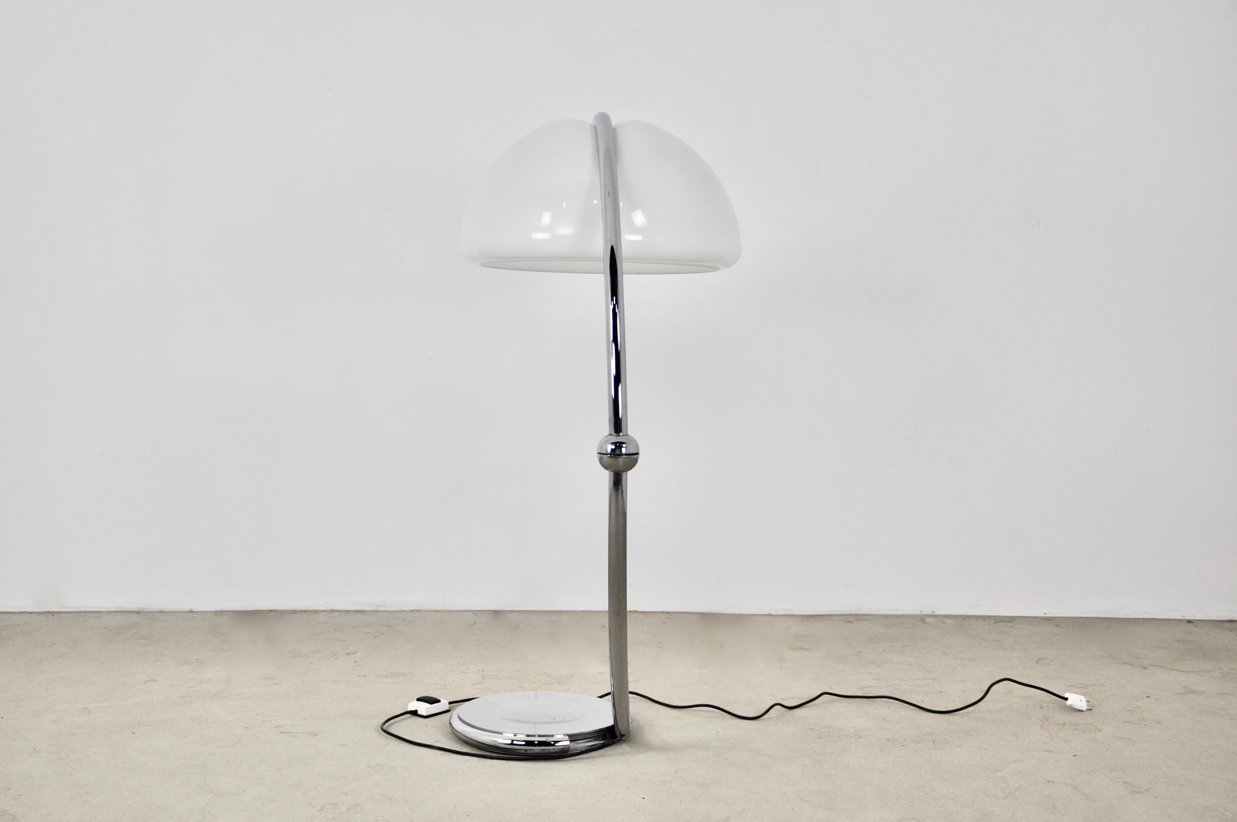 White Serpente Floor Lamp by Elio Martinelli for Martinelli Luce, 1960s In Good Condition In Lasne, BE