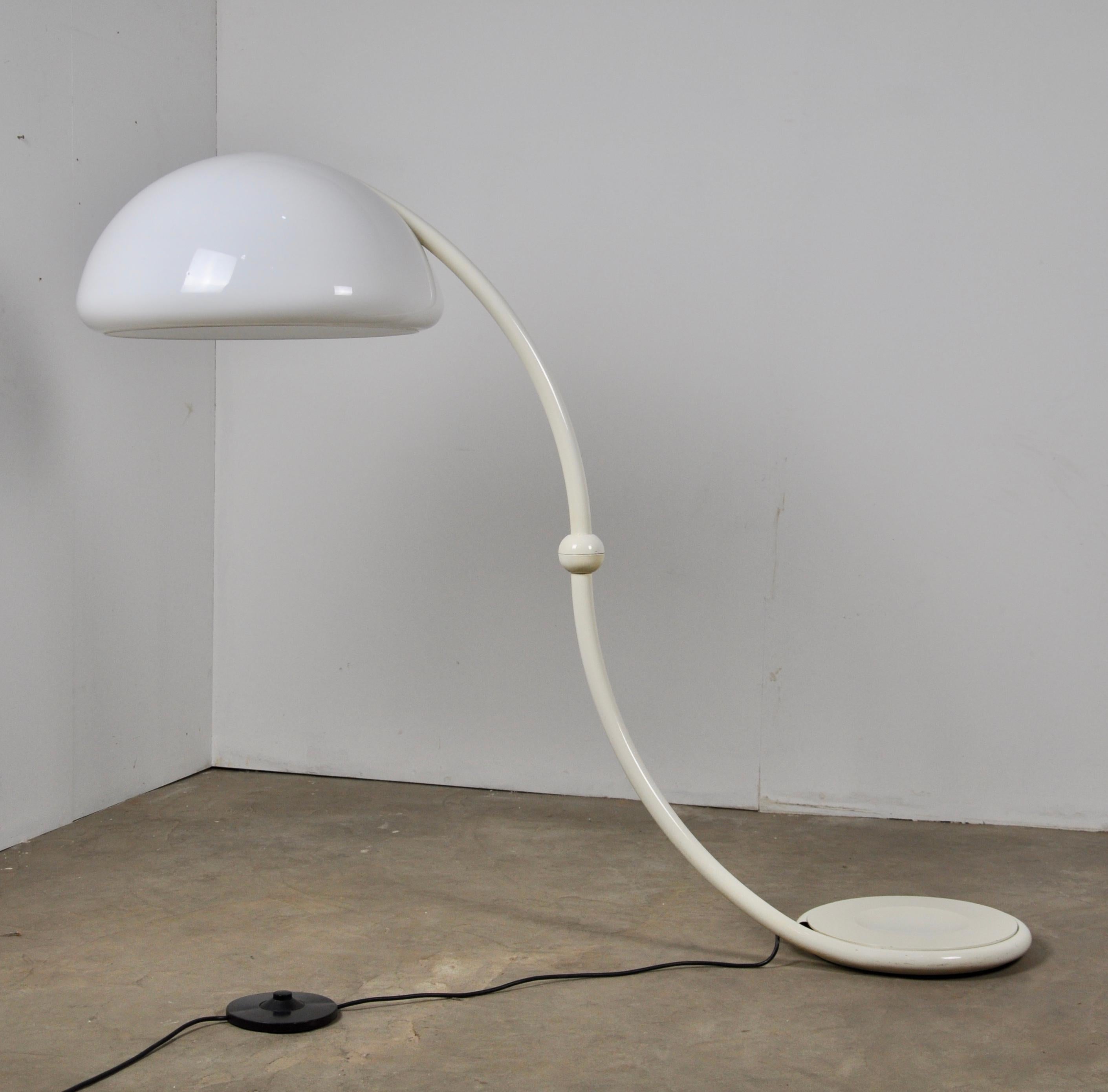 Mid-20th Century White Serpente Floor Lamp by Elio Martinelli for Martinelli Luce, 1960s