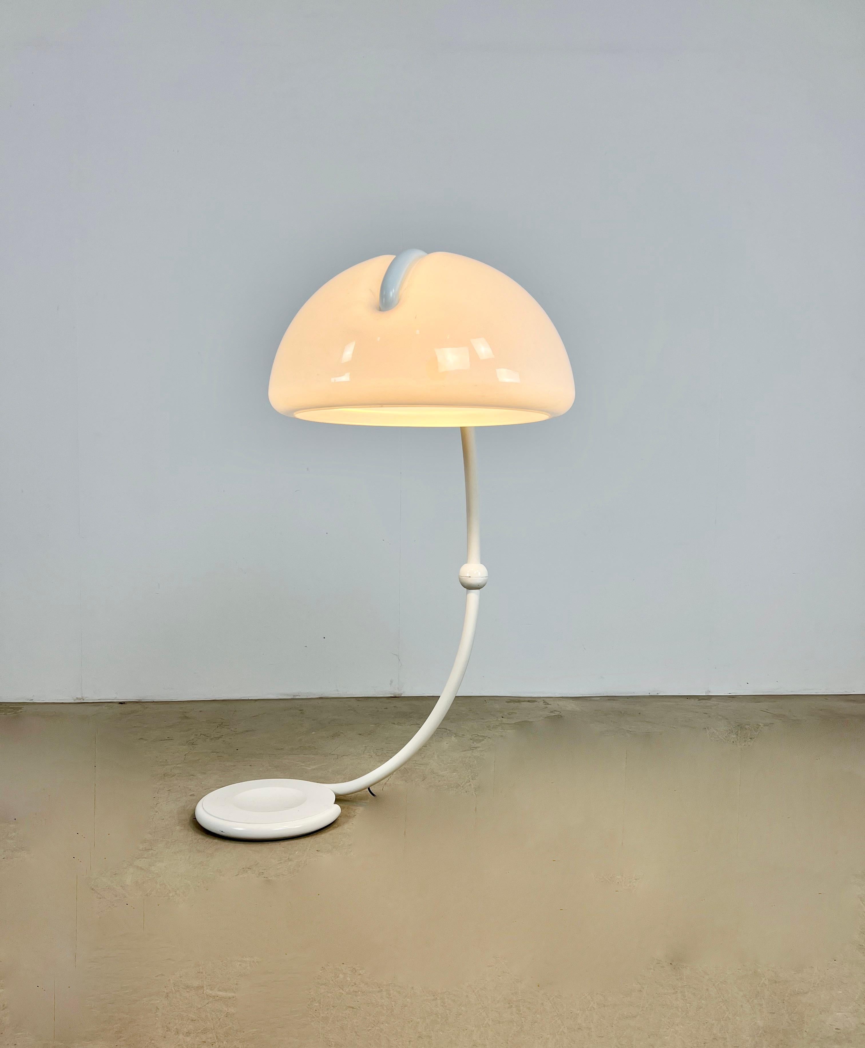 Mid-20th Century White Serpente Floor Lamp by Elio Martinelli for Martinelli Luce, 1960s