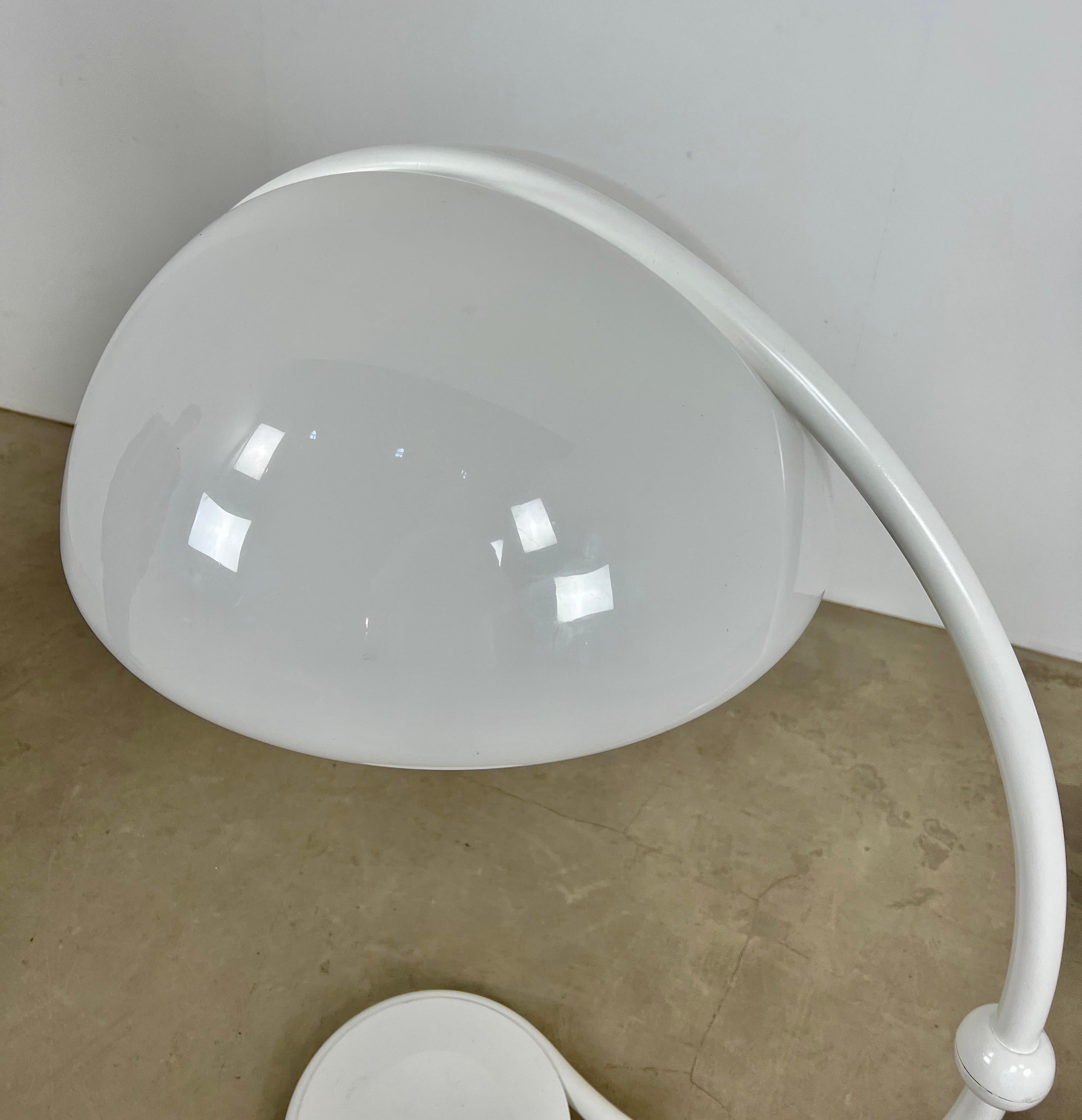 White Serpente Floor Lamp by Elio Martinelli for Martinelli Luce, 1960s 2