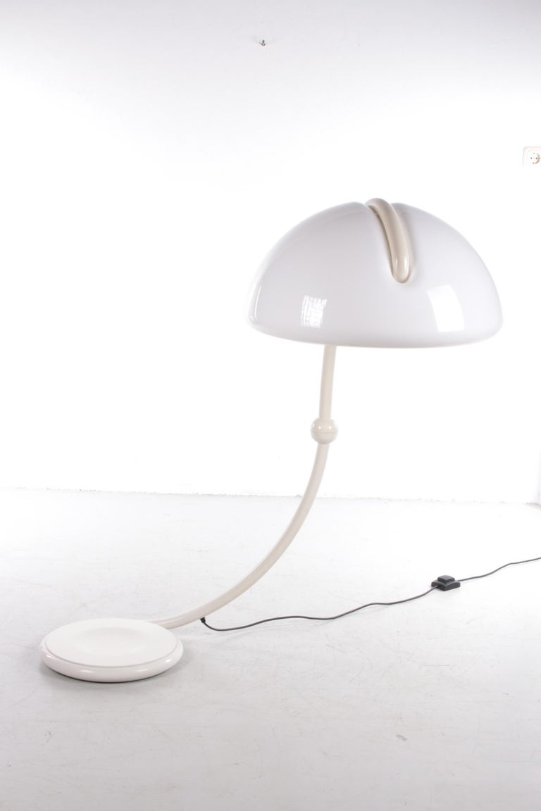 Space Age White Serpente Floor Lamp by Elio Martinelli for Martinelli Luce For Sale