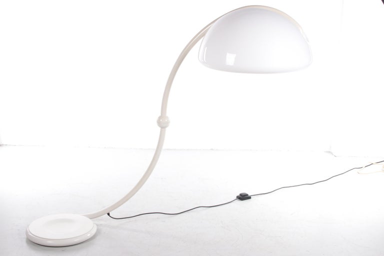Italian White Serpente Floor Lamp by Elio Martinelli for Martinelli Luce For Sale