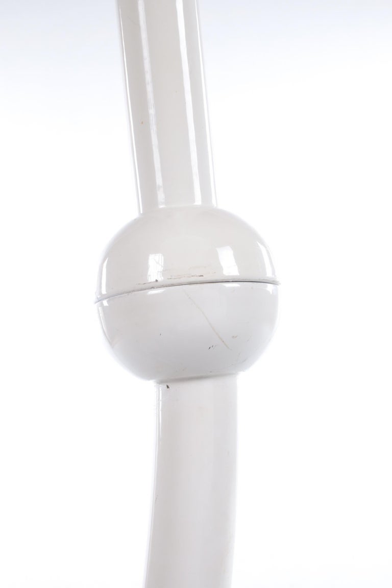 Mid-20th Century White Serpente Floor Lamp by Elio Martinelli for Martinelli Luce For Sale