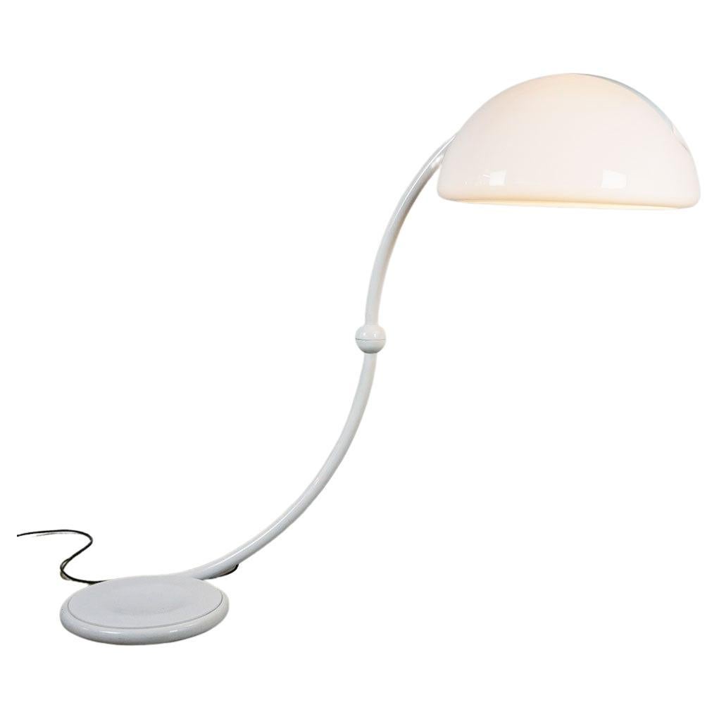 Lampadaire en serpentin blanc d'Elio Martinelli pour Martinelli Luce, Italie, années 1960