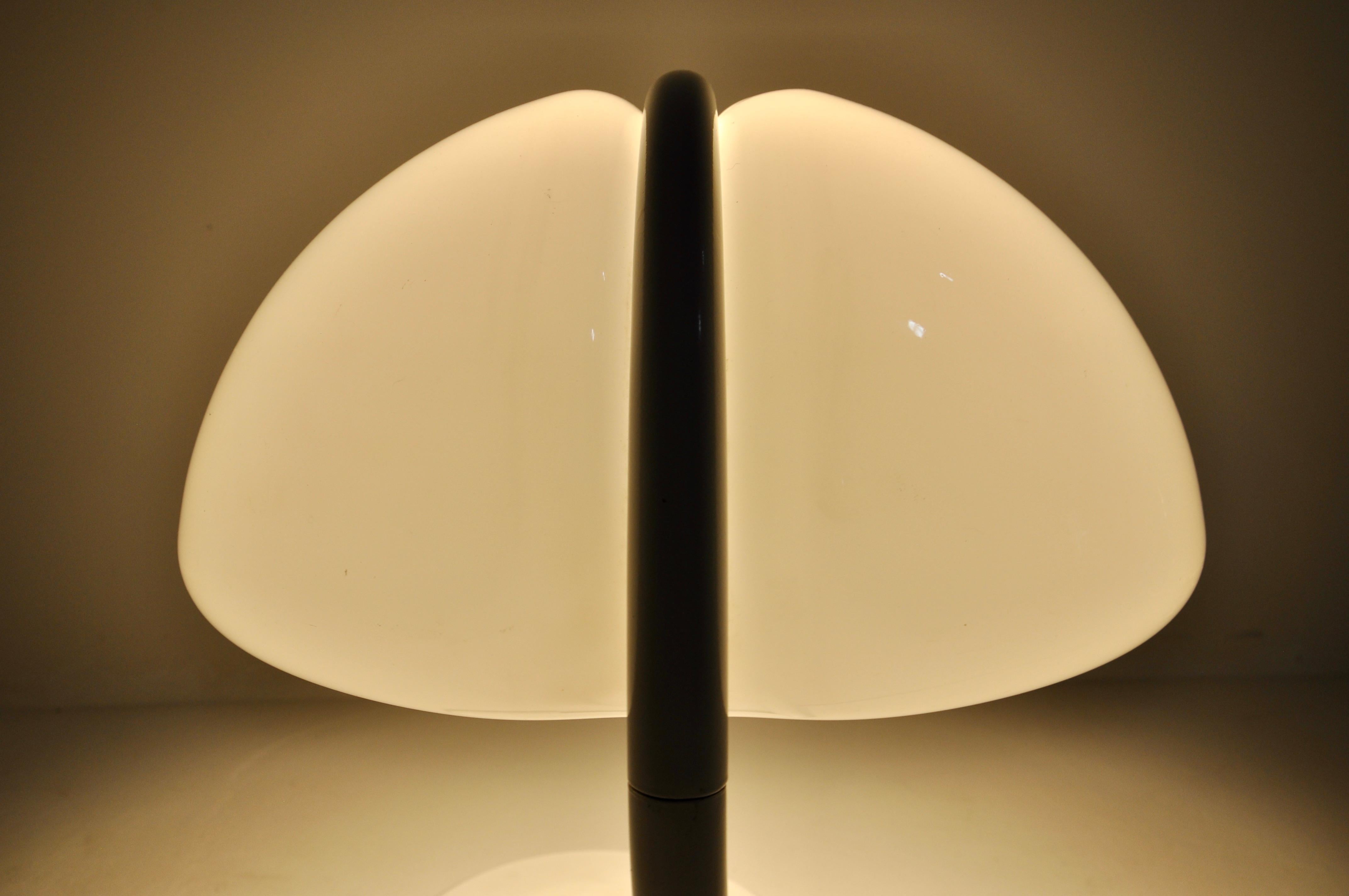 White Serpente Table Lamp by Elio Martinelli for Martinelli Luce, 1960s For Sale 3