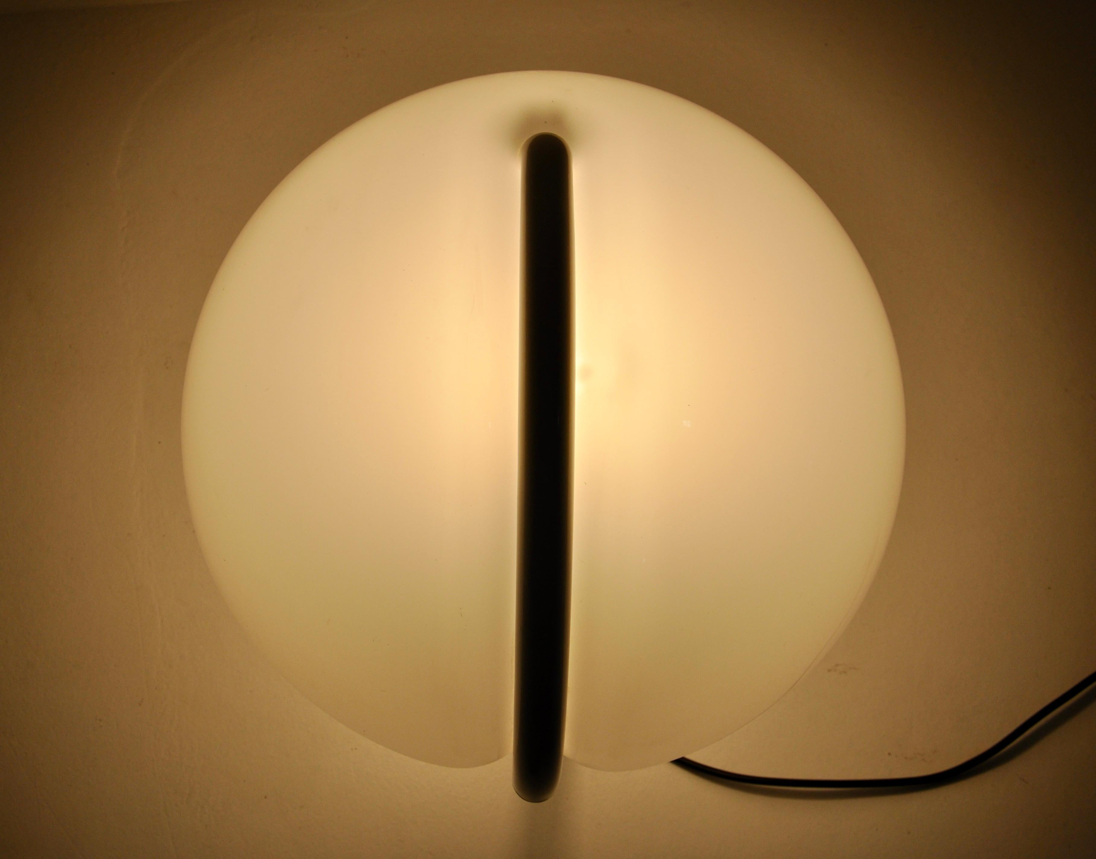 White Serpente Table Lamp by Elio Martinelli for Martinelli Luce, 1960s For Sale 4