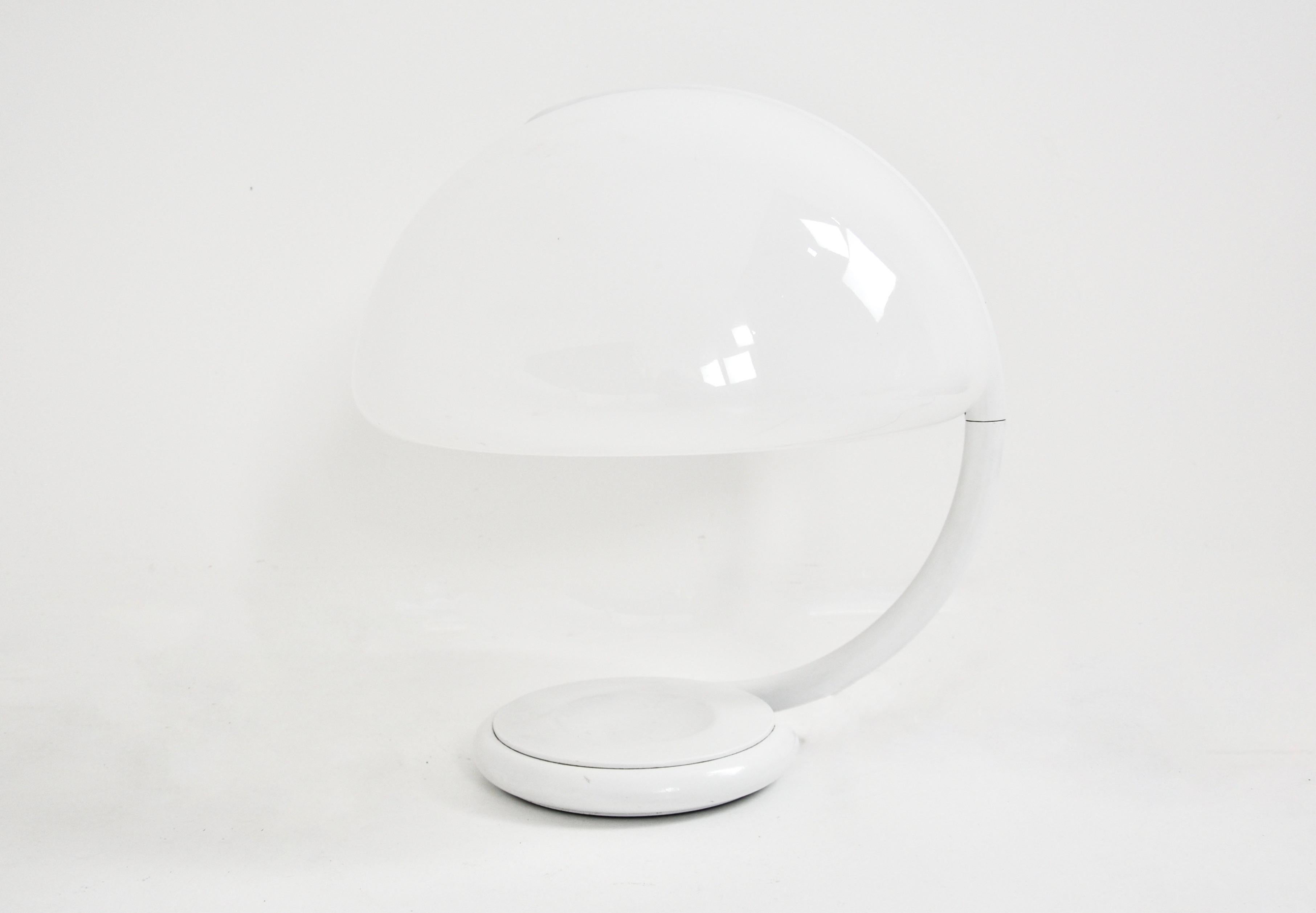 Articulated table lamp in white plastic and metal designed by Elio Martinelli in the 60s. Wear due to age and age of the lamp.