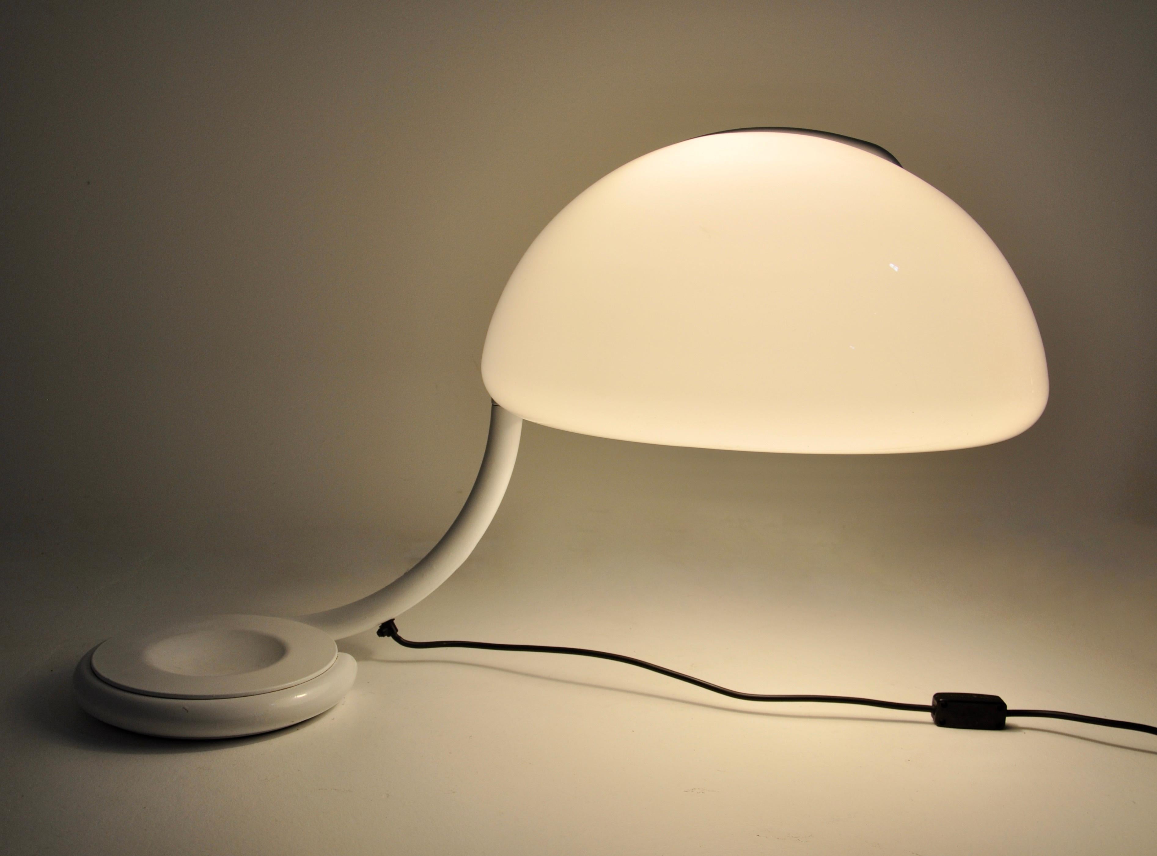 White Serpente Table Lamp by Elio Martinelli for Martinelli Luce, 1960s For Sale 2