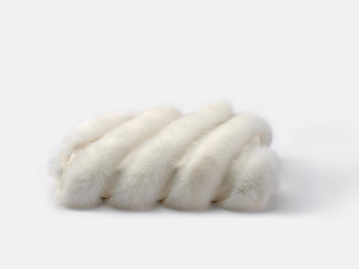 The bed base in pure wool and fox fur adds style to the room, illuminating it with natural light. 

The alternation of fox fur with wool creates a raised pattern that decorates the bed and provides a soft seat.

A fabric already used for clothing