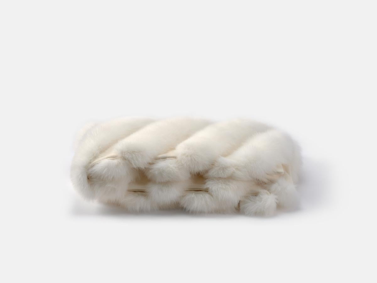 XXIe siècle et contemporain Coussin de lit à carreaux en fourrure de renard blanc avec base en fourrure de luxe par Muchi Decor en vente