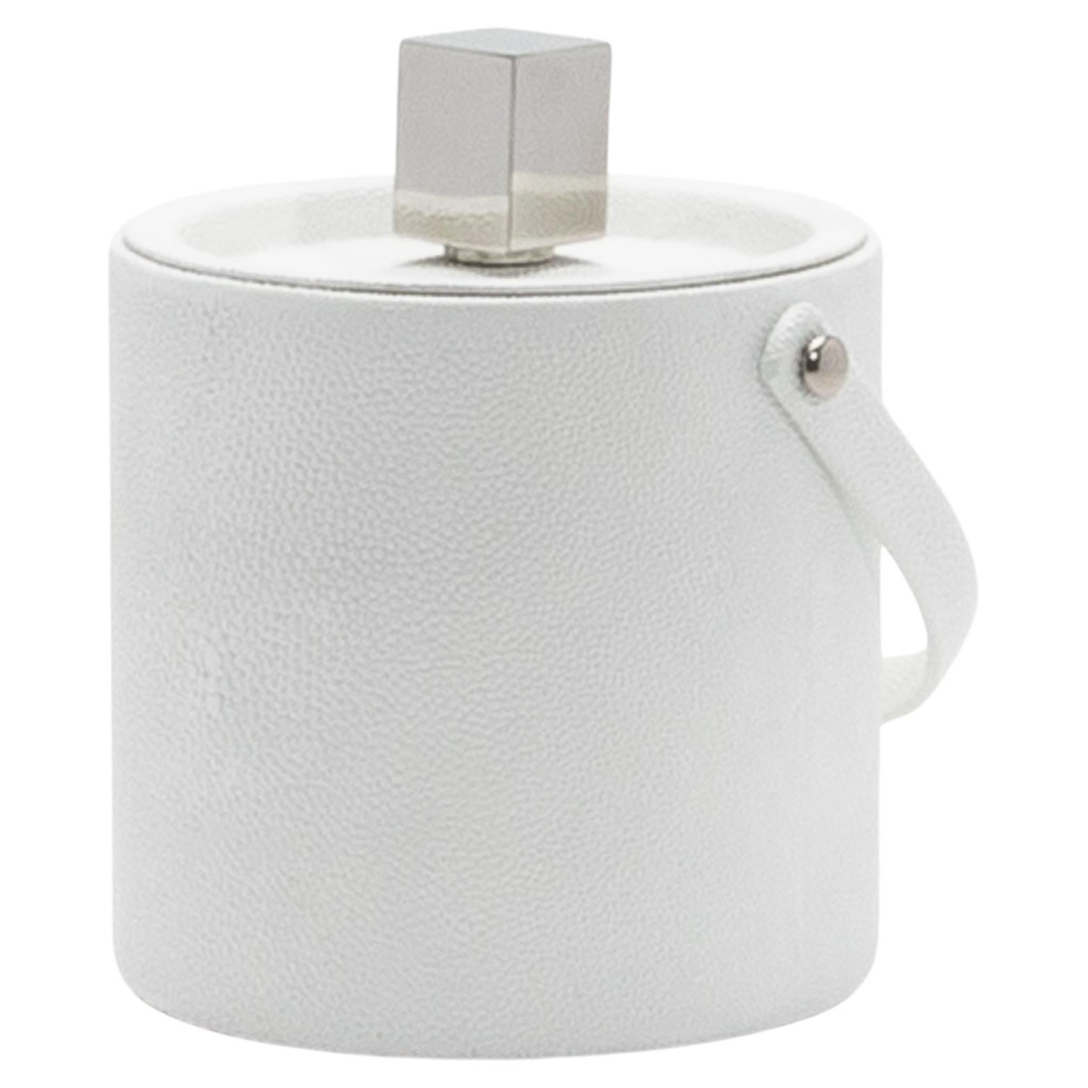 Cubitera de piel de zapa blanca con detalles de acero inoxidable by KIFU Paris