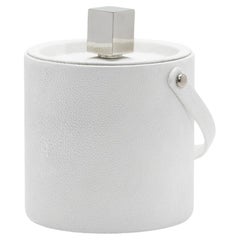 Cubitera de piel de zapa blanca con detalles de acero inoxidable by KIFU Paris