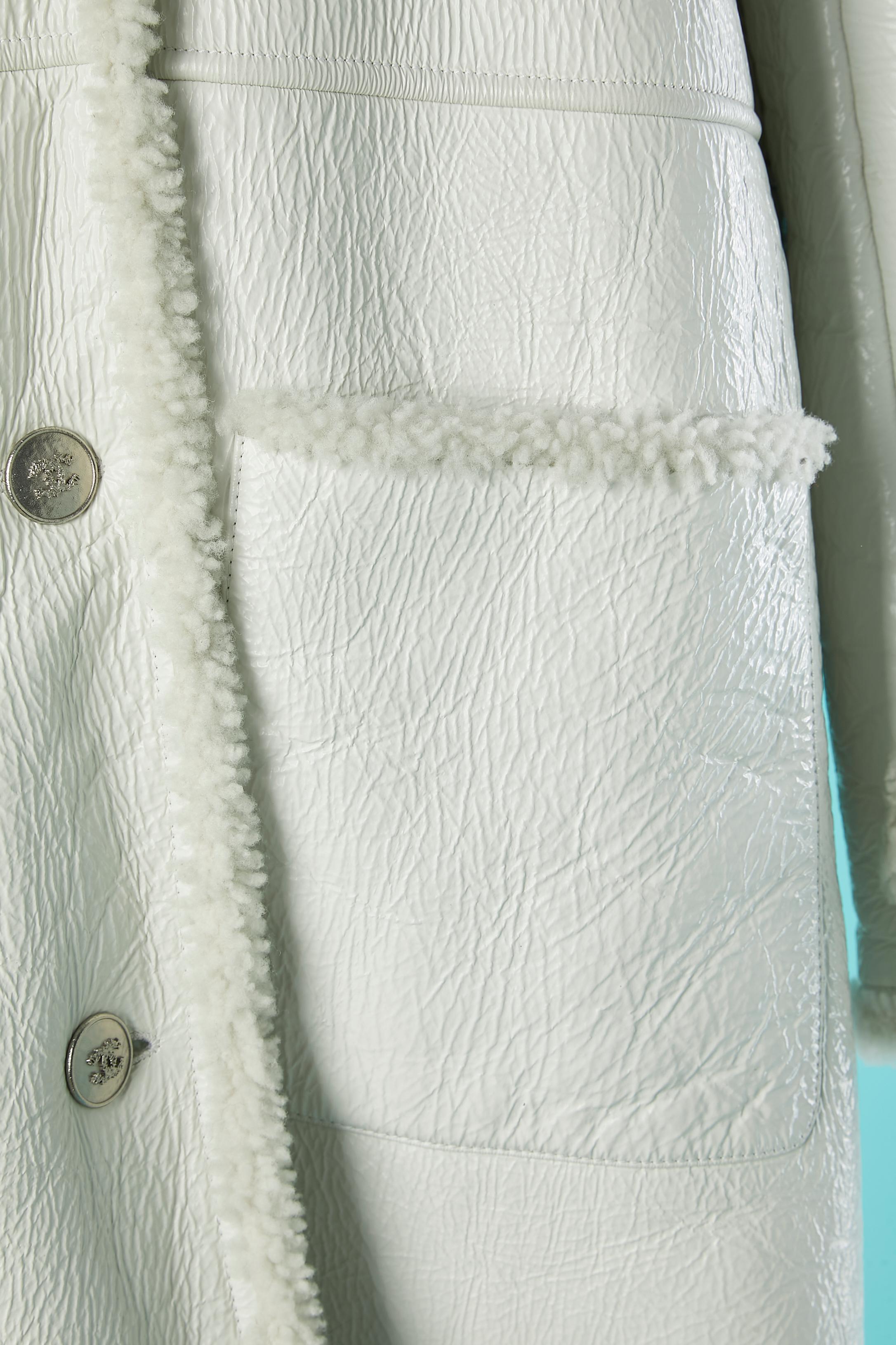 White shearling and patten leather single-breasted coat Chanel In Excellent Condition In Saint-Ouen-Sur-Seine, FR