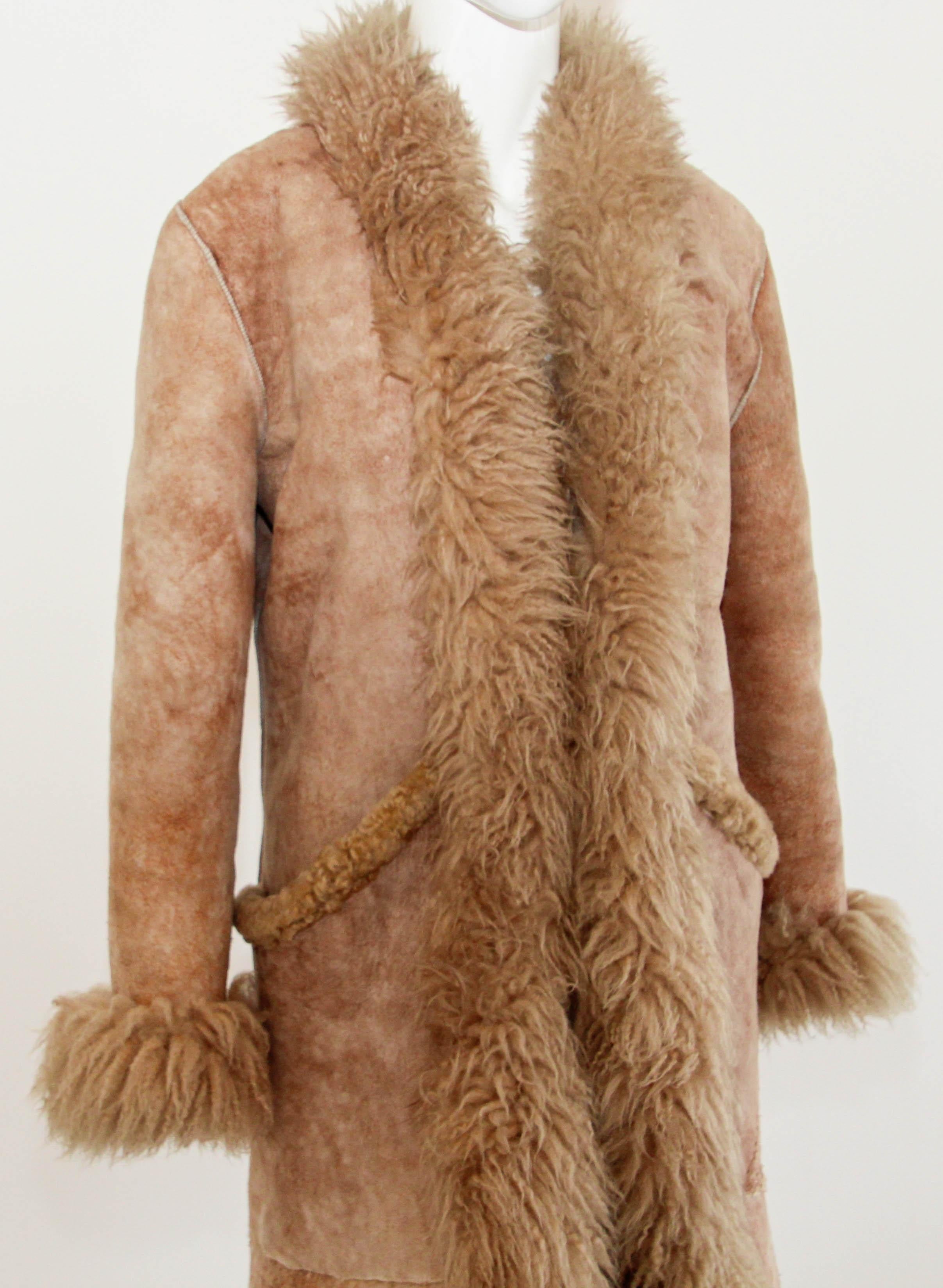 Vintage brown sheepskin fur coat Australia 1960's, 70's.
Vintage Maxi long organic sheepskin coat 100% genuine organic sheepskin, made in Australia by AUSFURS.
Incredibly beautiful coat made of real suede leather trimmed with thick, shiny hair from