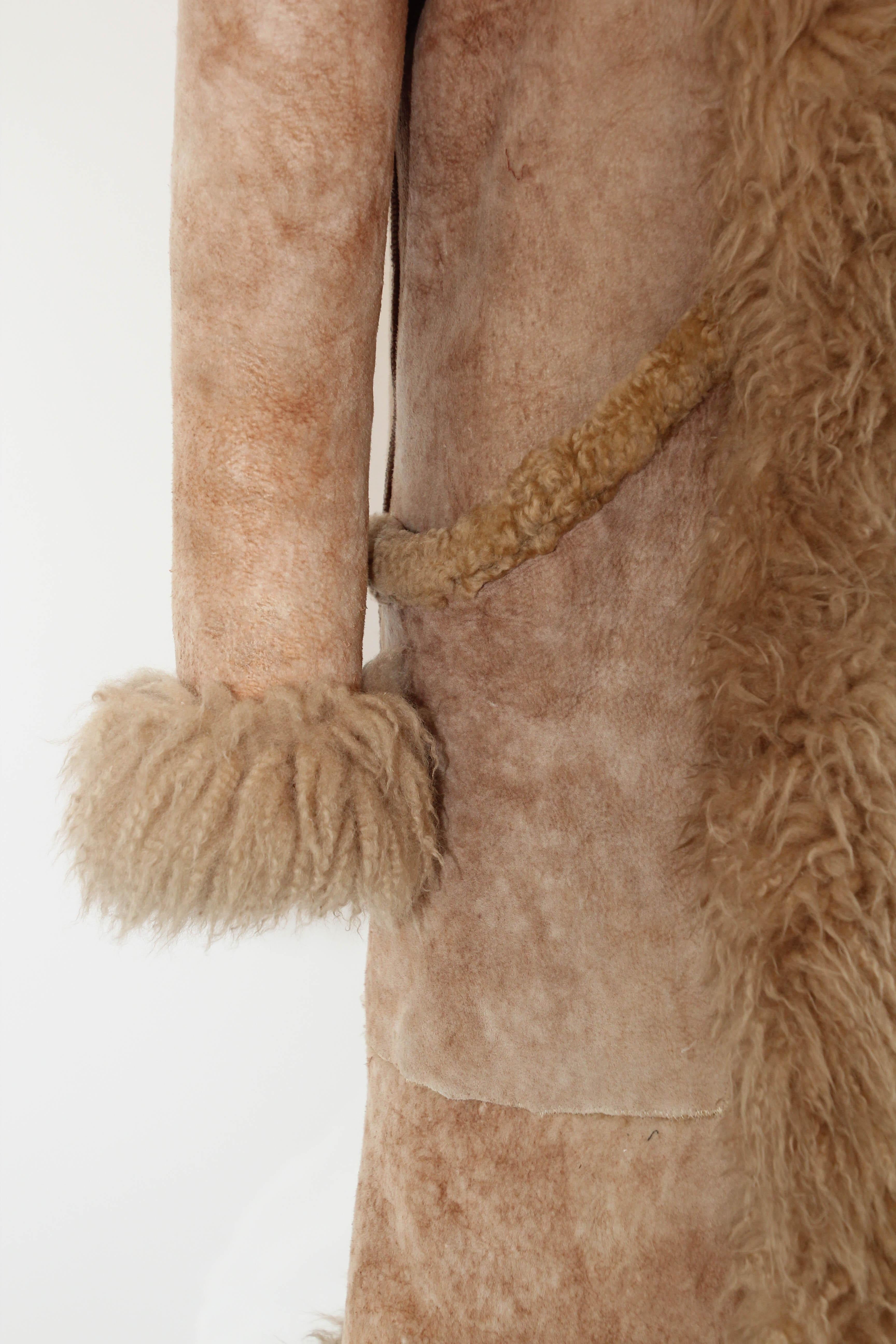 Brauner Vintage-Mantel aus Schafsfell, Australien, 1970er Jahre, Größe Small bis Medium im Zustand „Gut“ im Angebot in North Hollywood, CA