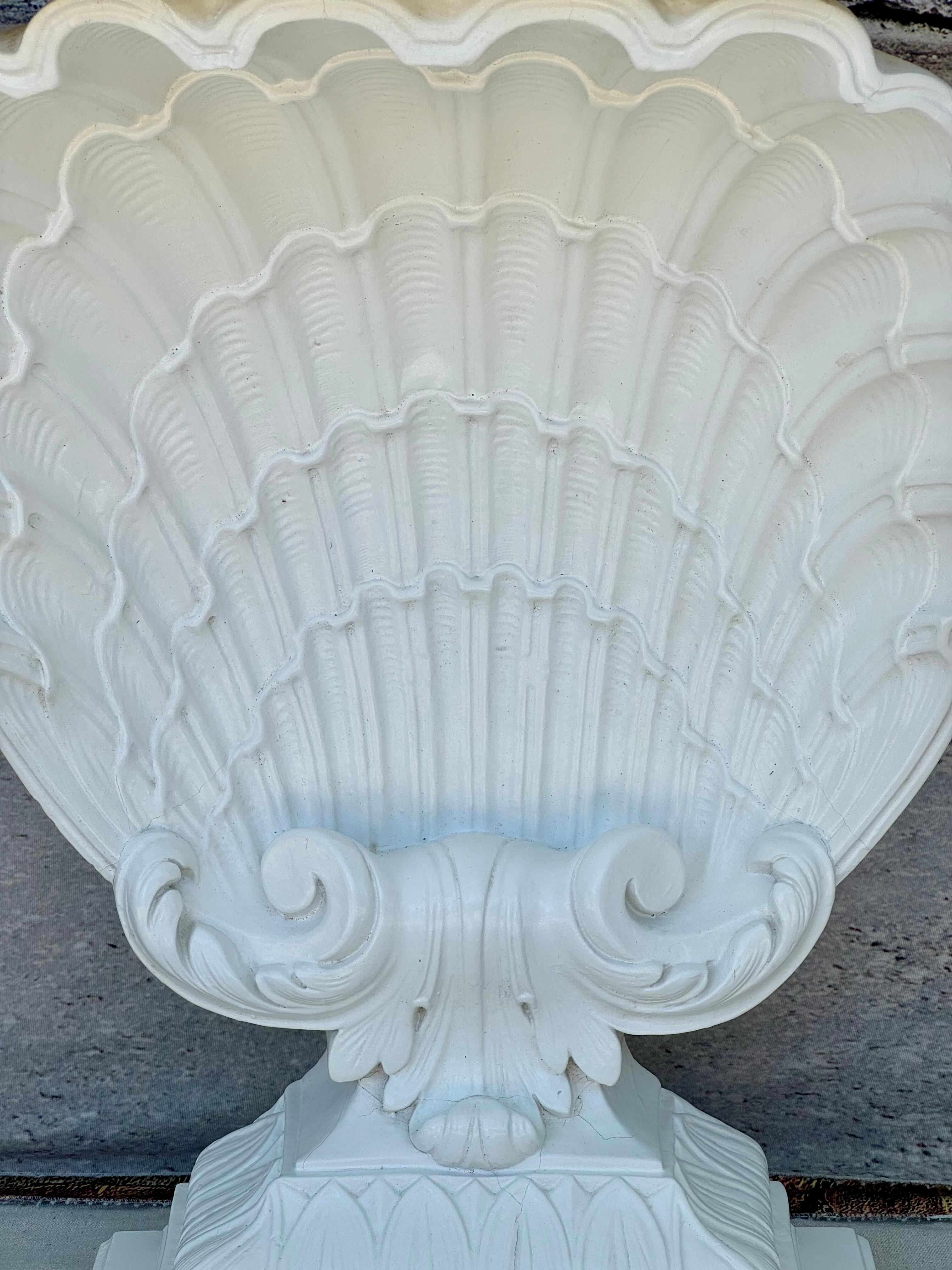 White Shell Form Hollywood Regency Console Table In Good Condition For Sale In Bradenton, FL