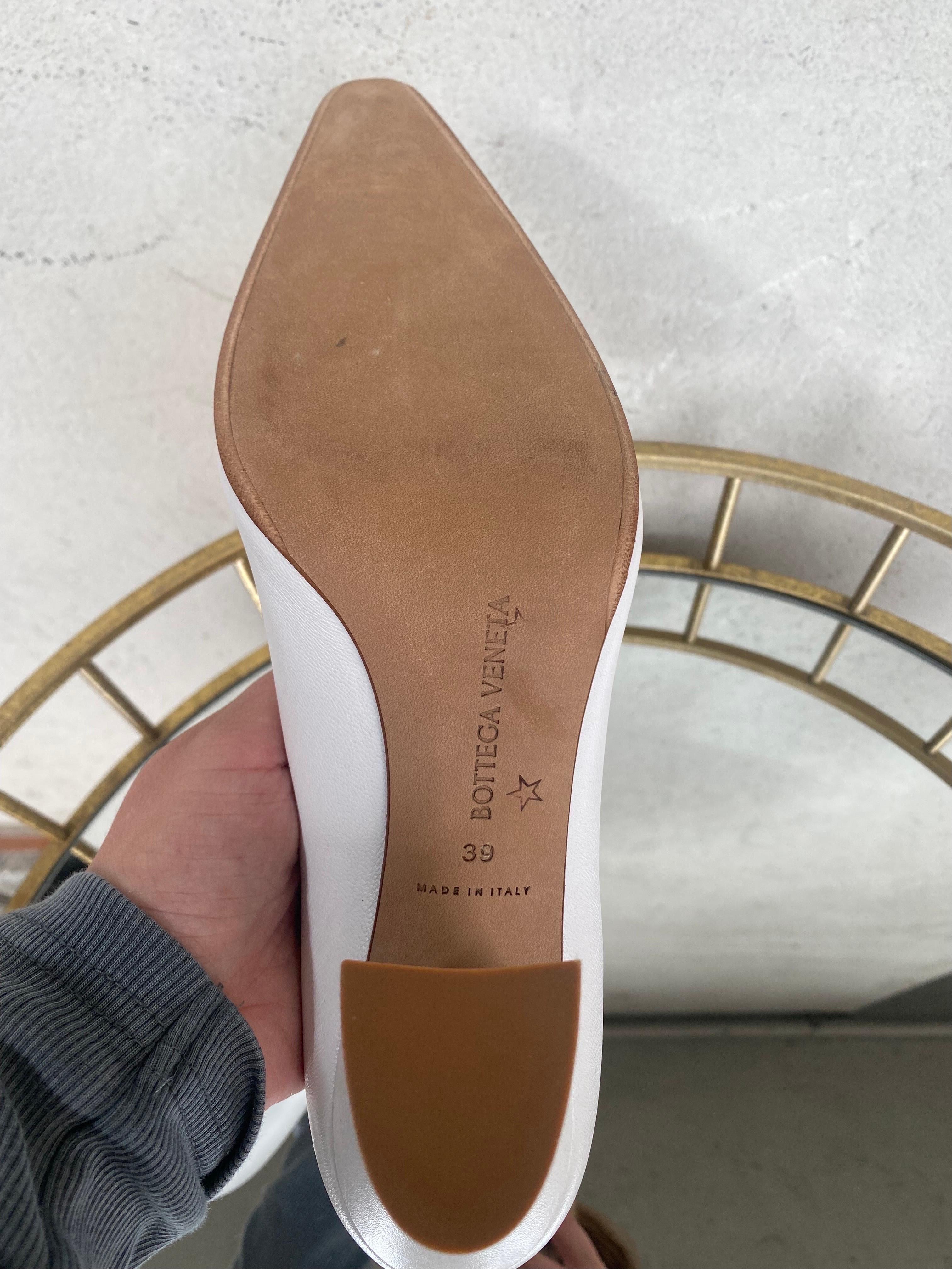 Bottega Veneta Weiße Schuhe im Angebot 2