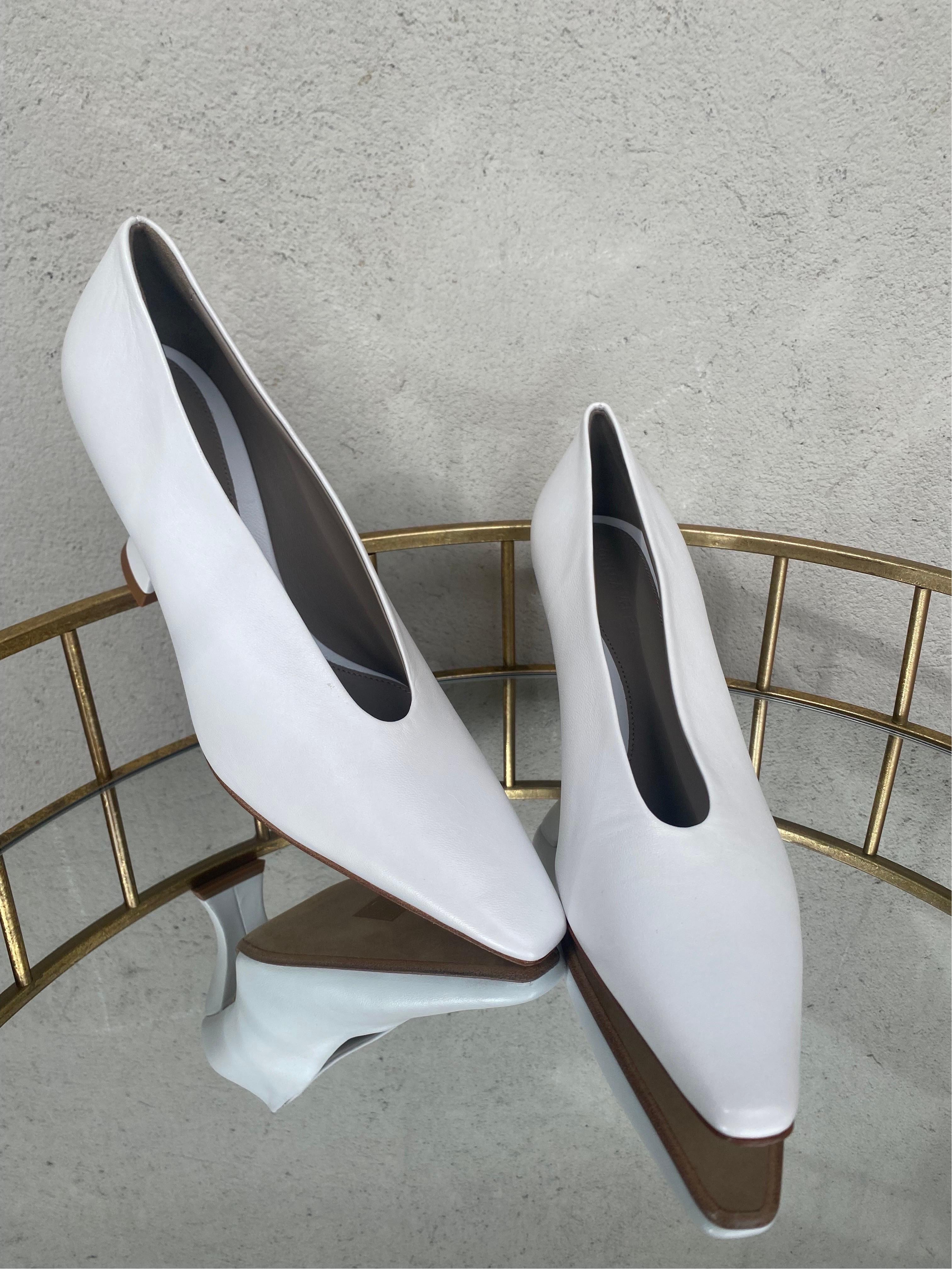 Bottega Veneta Weiße Schuhe im Angebot 3