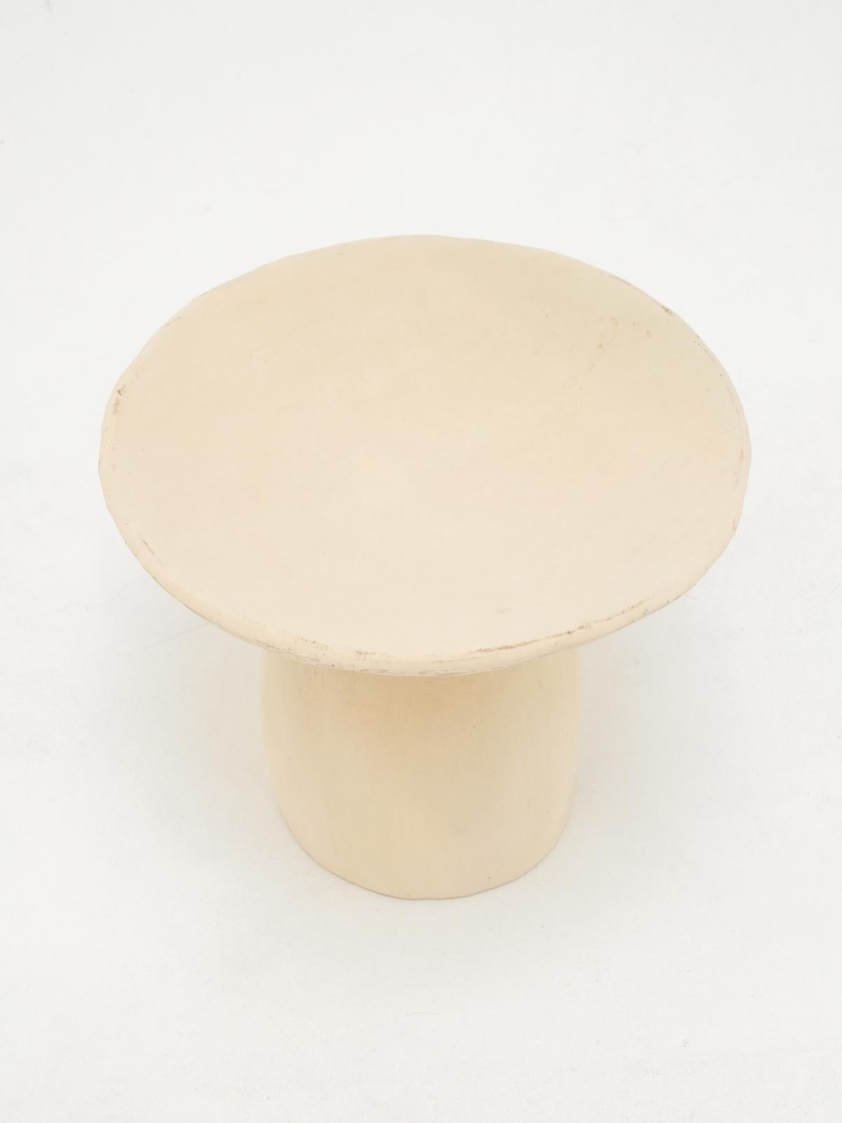 White Side Tables Made of local Clay, natural pigments, Handcrafted In New Condition For Sale In Marseille, FR