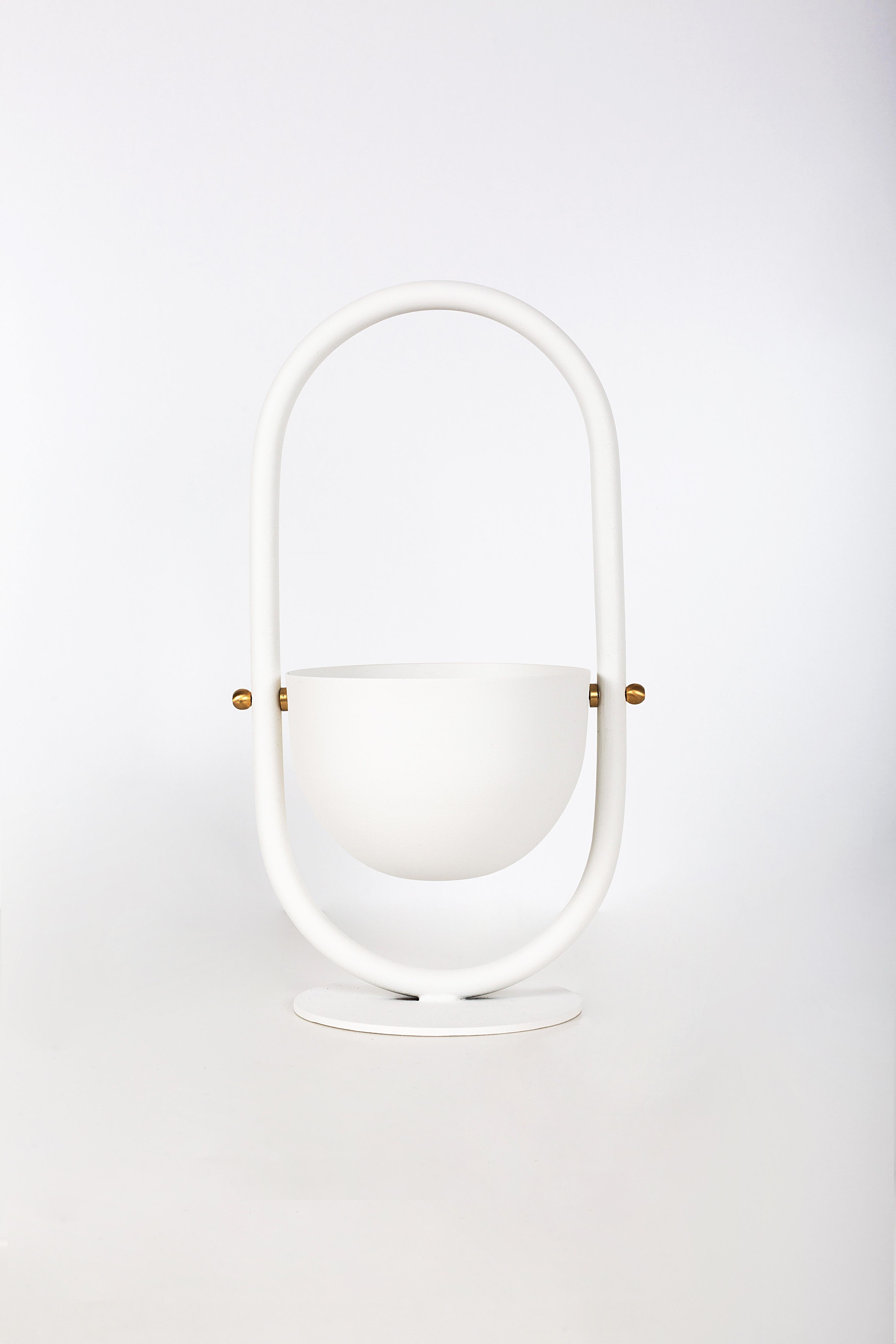 White Sienna bowl/vase by Studio Laf
Dimensions: W 15.5 x H 30 cm
Materials: Metal, brass
Also available: Two different metal colors: White, and black

The harmony between the elegance of the brass material and the naive line metal. Sienna was