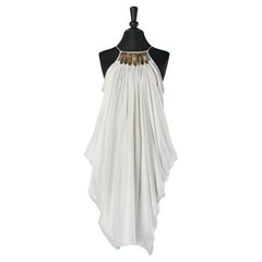 Vestido blanco de seda y rayón con adorno de concha en el escote La Perla