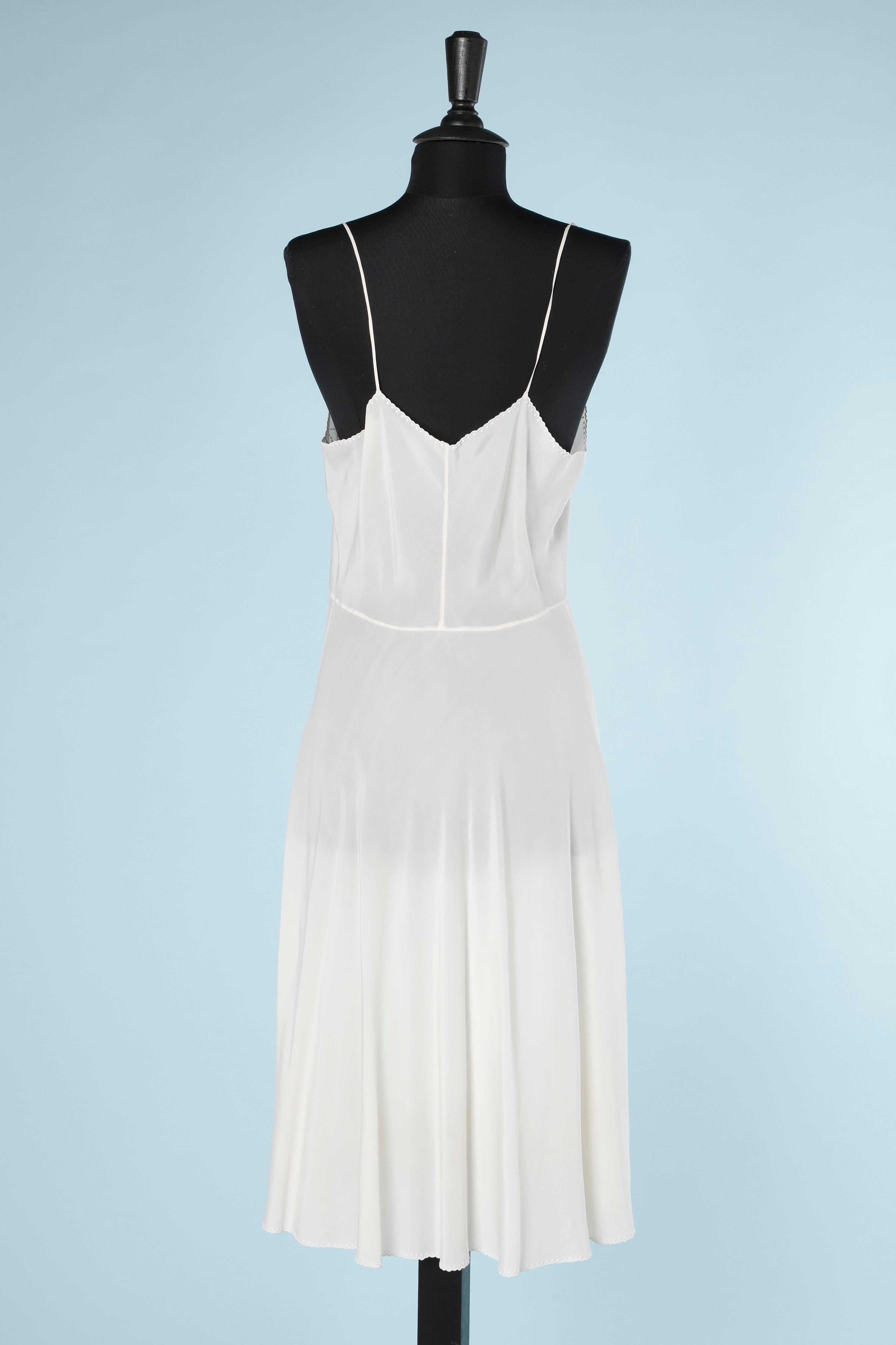 Weißes, mit Seide besticktes Slip-Kleid aus Seide, um 1930  im Zustand „Hervorragend“ im Angebot in Saint-Ouen-Sur-Seine, FR