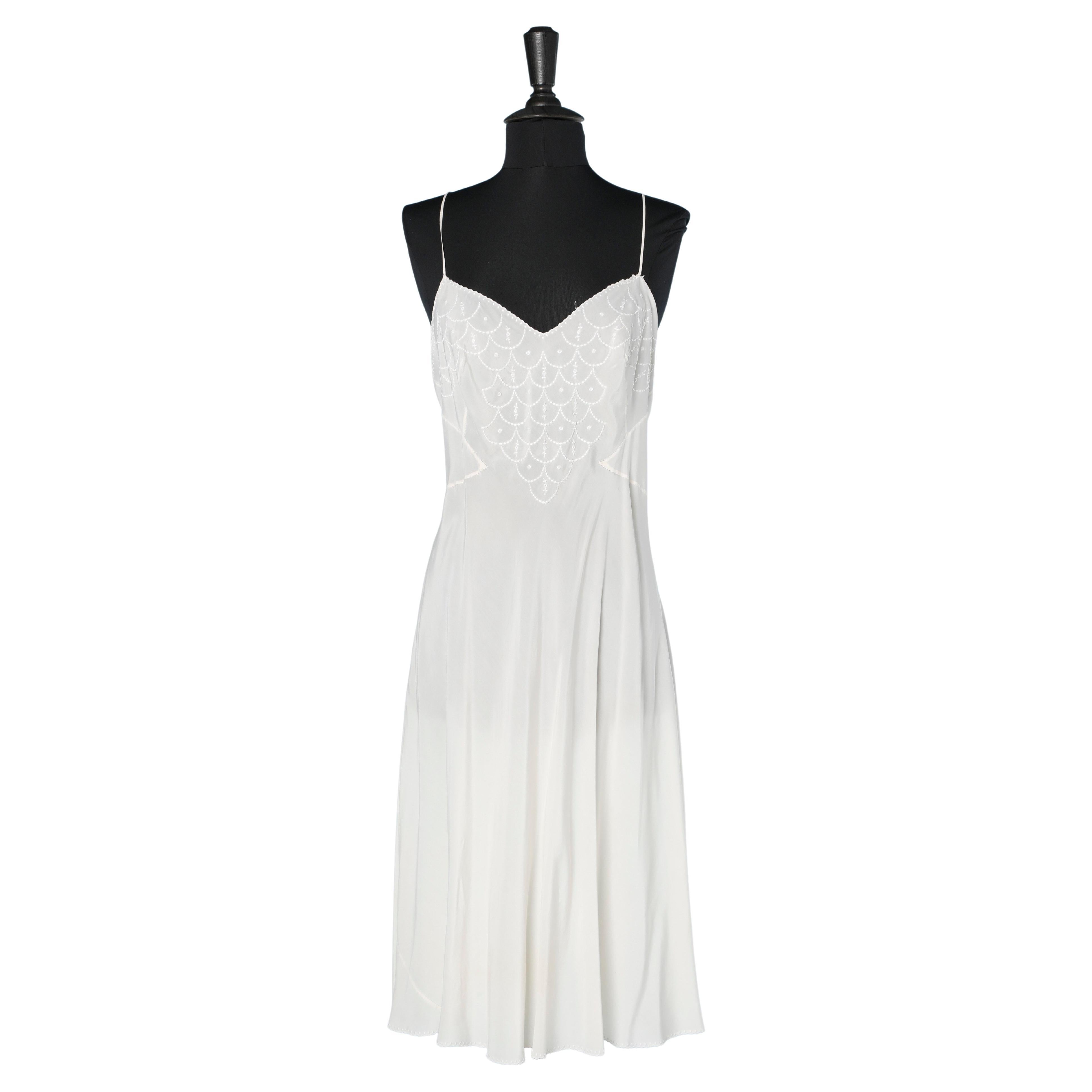 Weißes, mit Seide besticktes Slip-Kleid aus Seide, um 1930 
