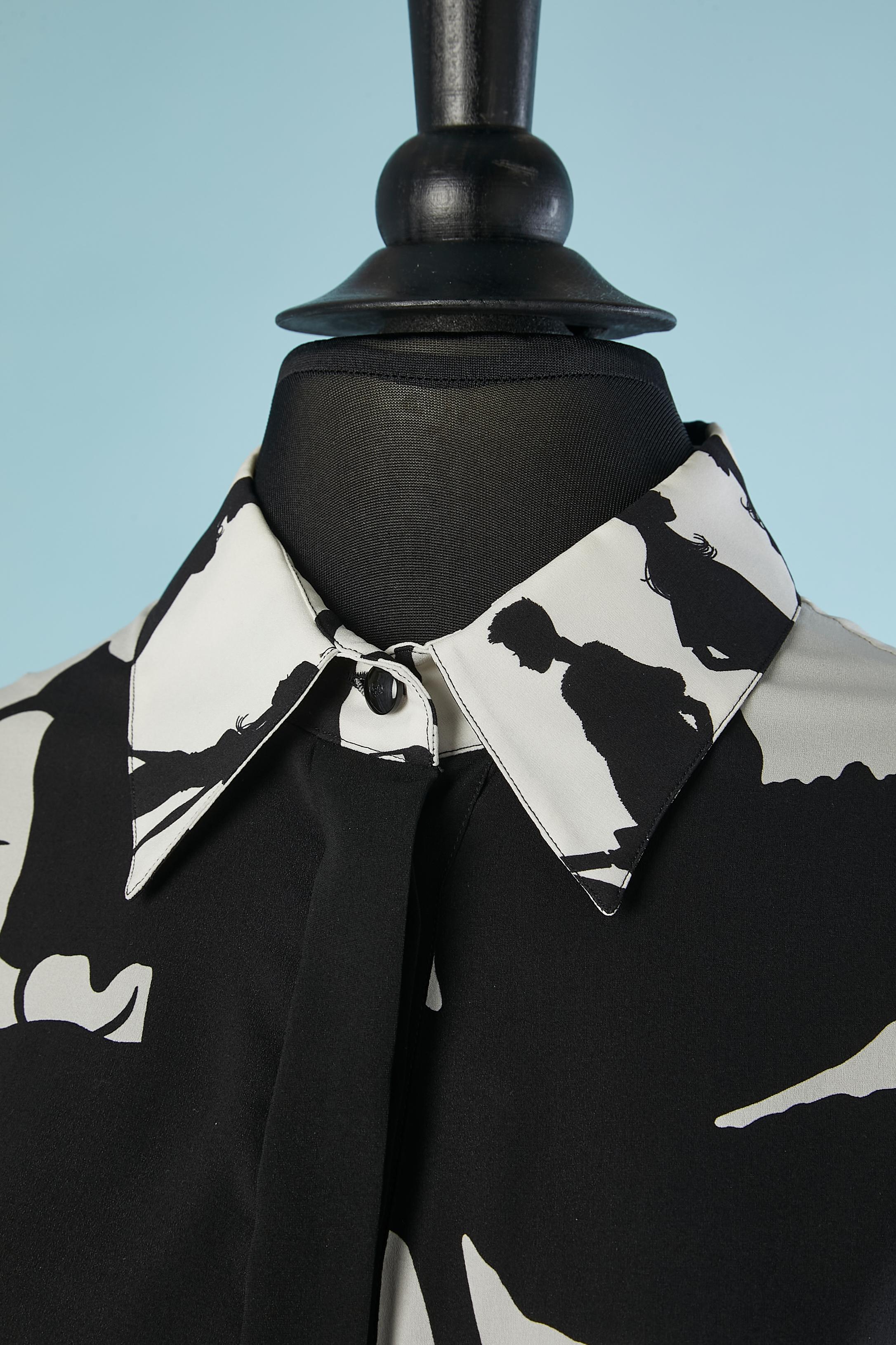 Black White silk sleeveless shirt with black pattern print Versace For Sale
