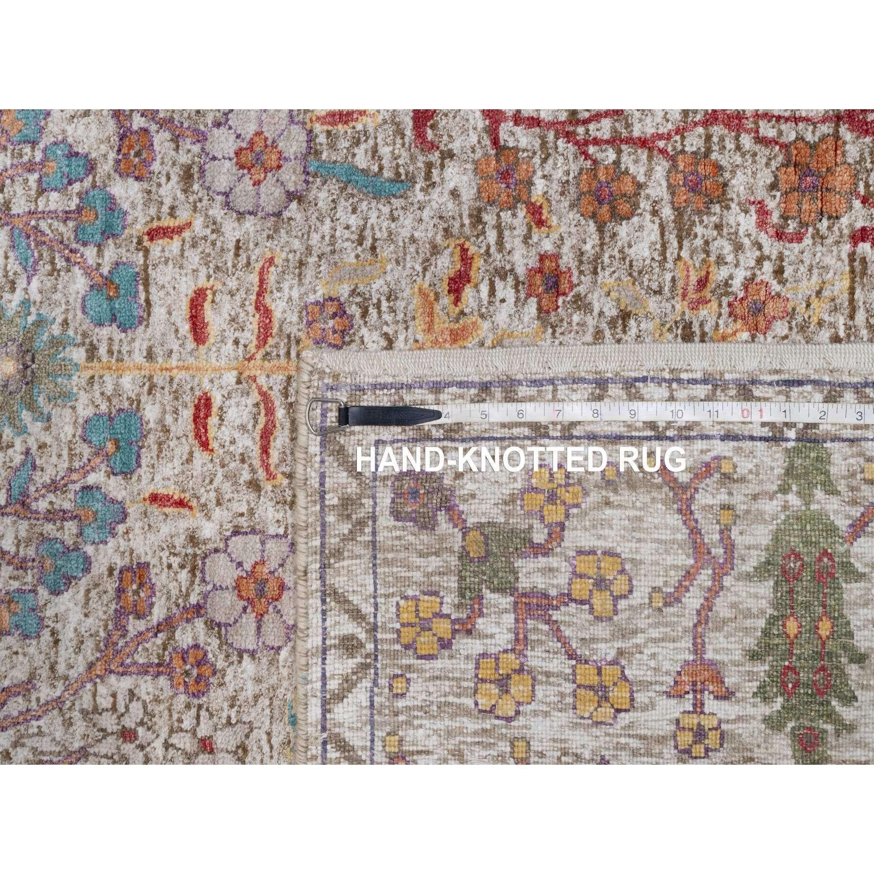 Orientalischer Teppich aus weißer Seide mit strukturierter Wolle, handgeknüpft, Vasendesign, 6'2