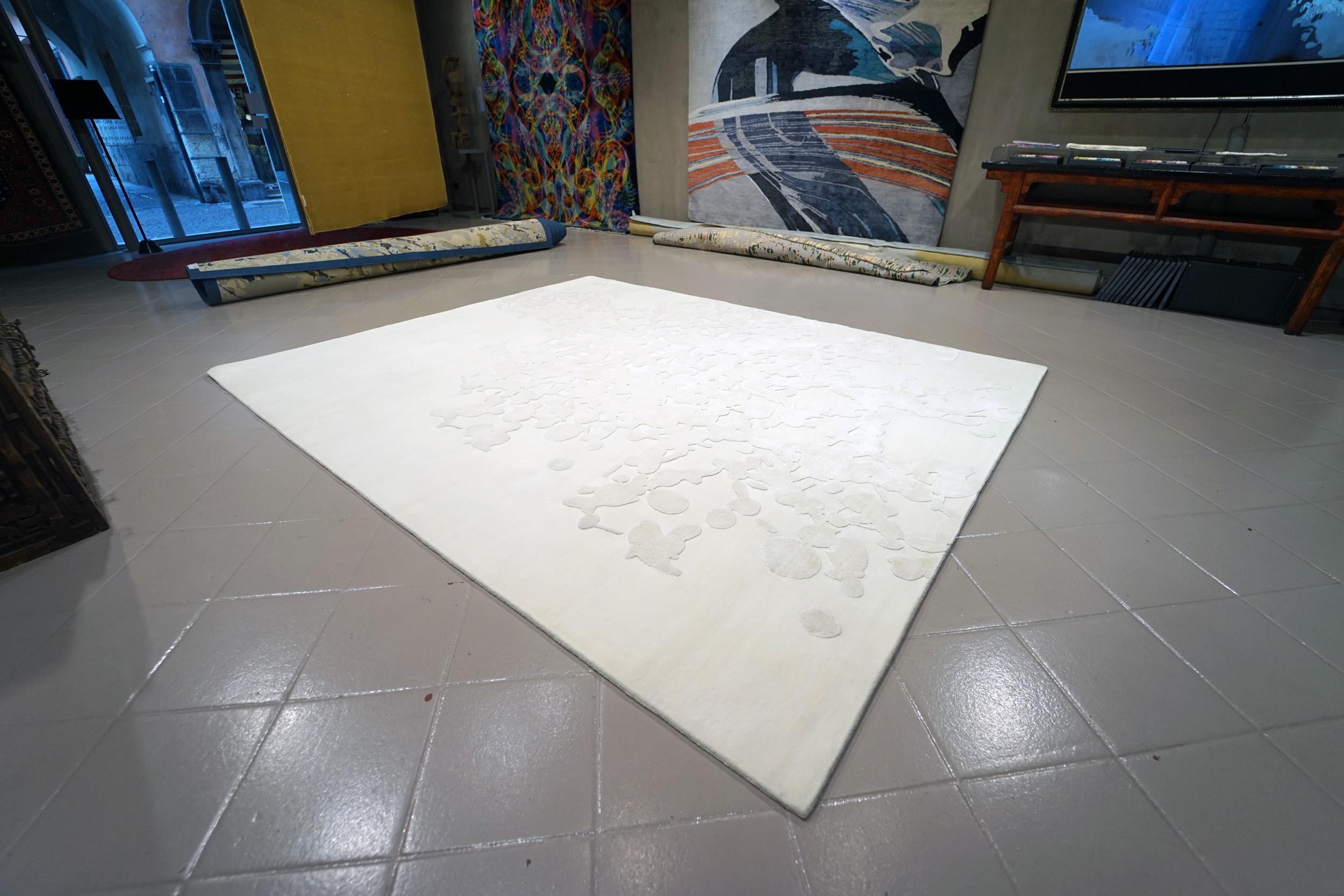 Handgeknüpfter Teppich aus weißer Seide und Wolle Indien in höchster Qualität mit abstraktem Blumenmuster im Angebot 5