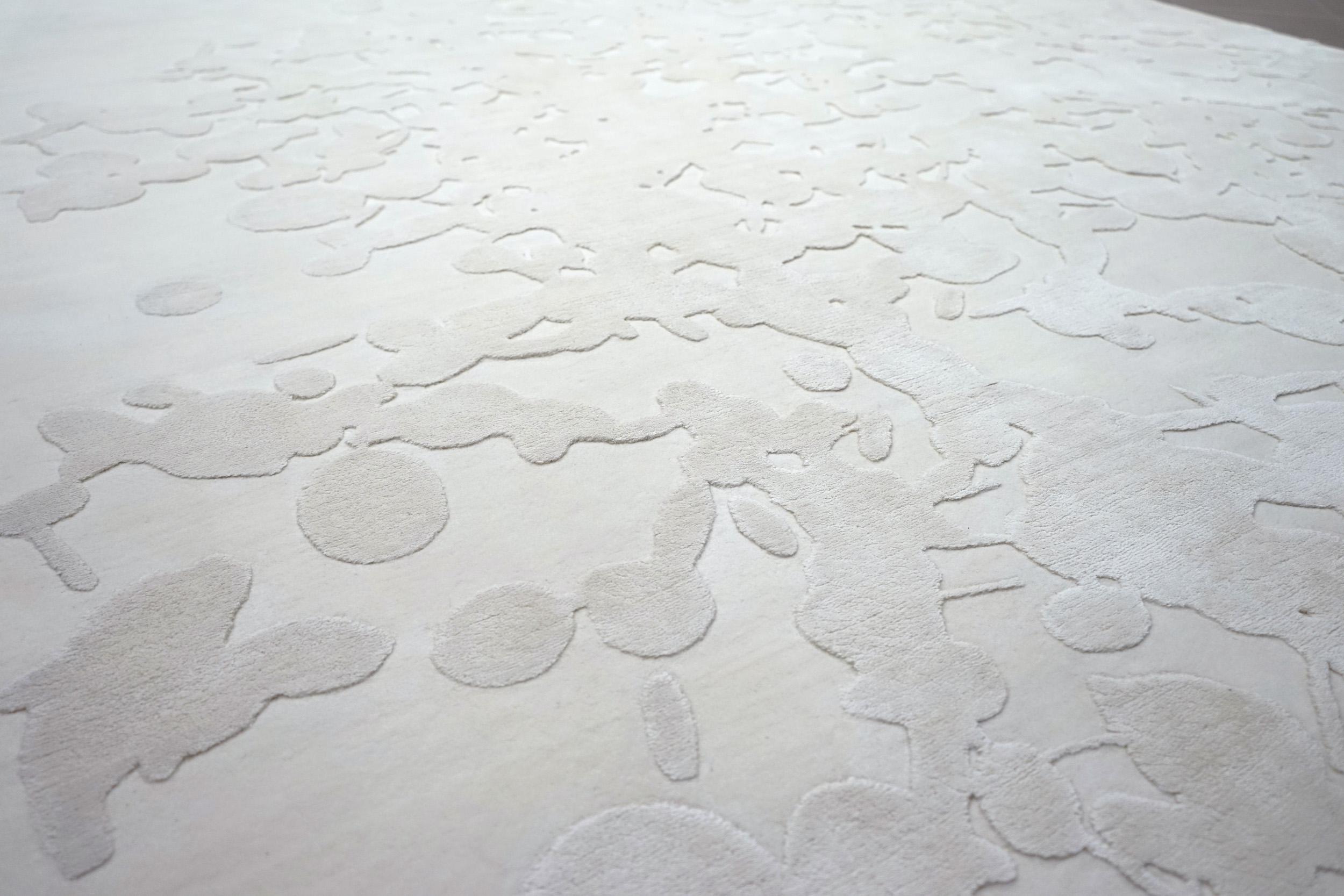 Handgeknüpfter Teppich aus weißer Seide und Wolle Indien in höchster Qualität mit abstraktem Blumenmuster im Angebot 7