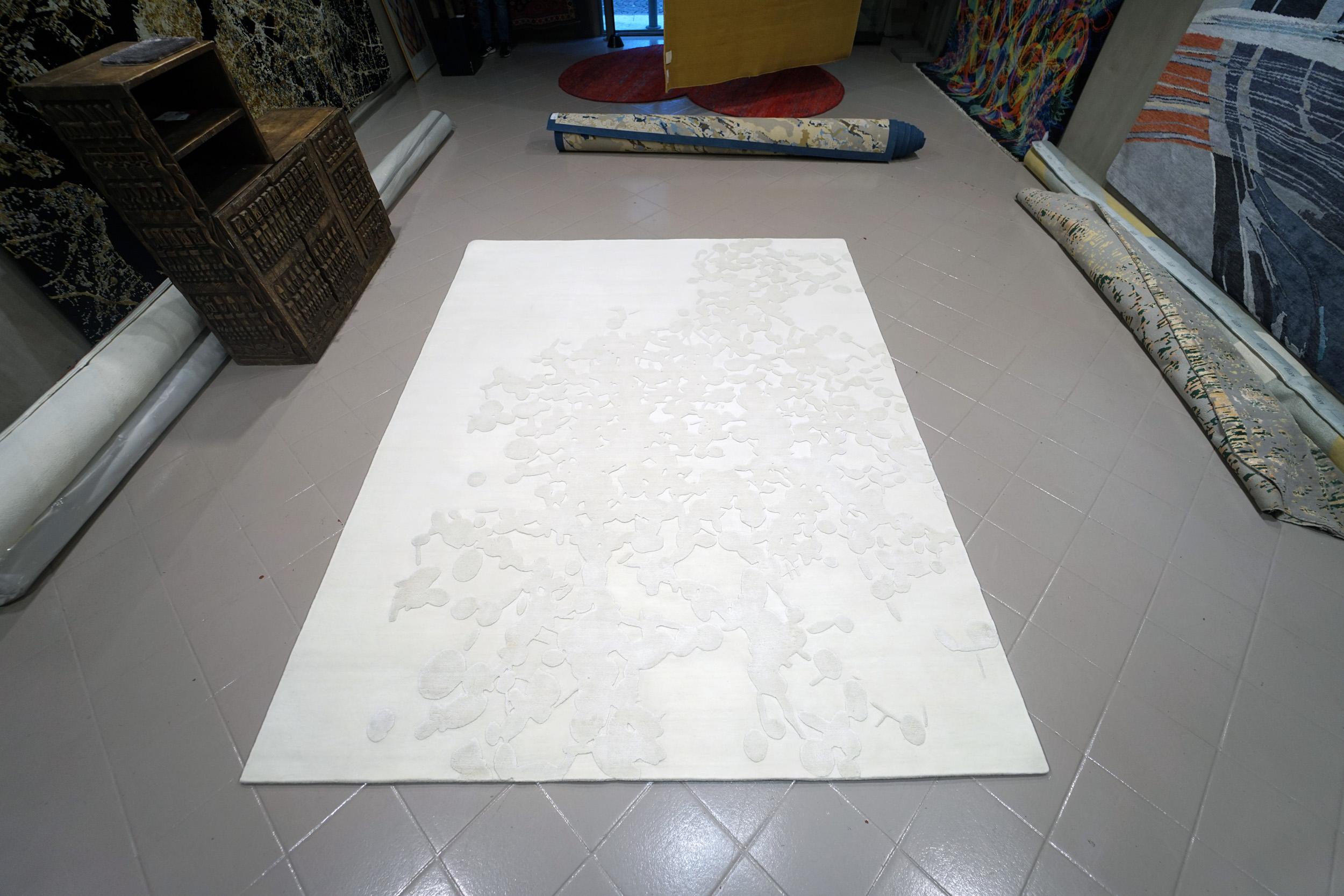 Hand-Knotted White Silk, Wool Rug India Hand Knotted Carpet Highest Quality Abstract Floral For Sale