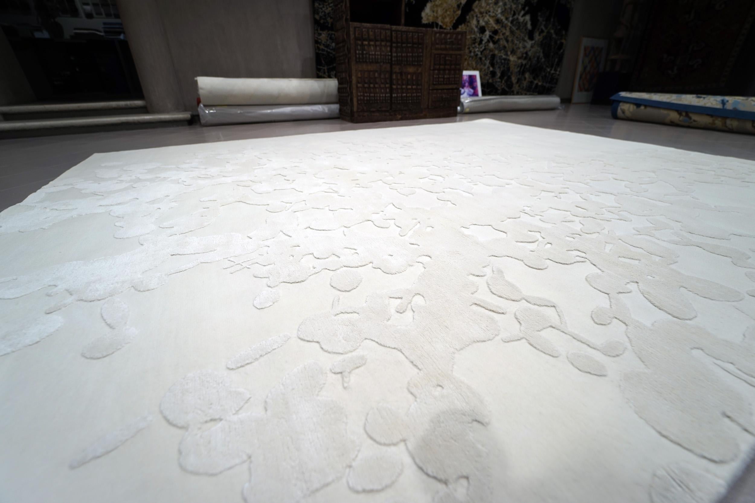 Handgeknüpfter Teppich aus weißer Seide und Wolle Indien in höchster Qualität mit abstraktem Blumenmuster im Angebot 3