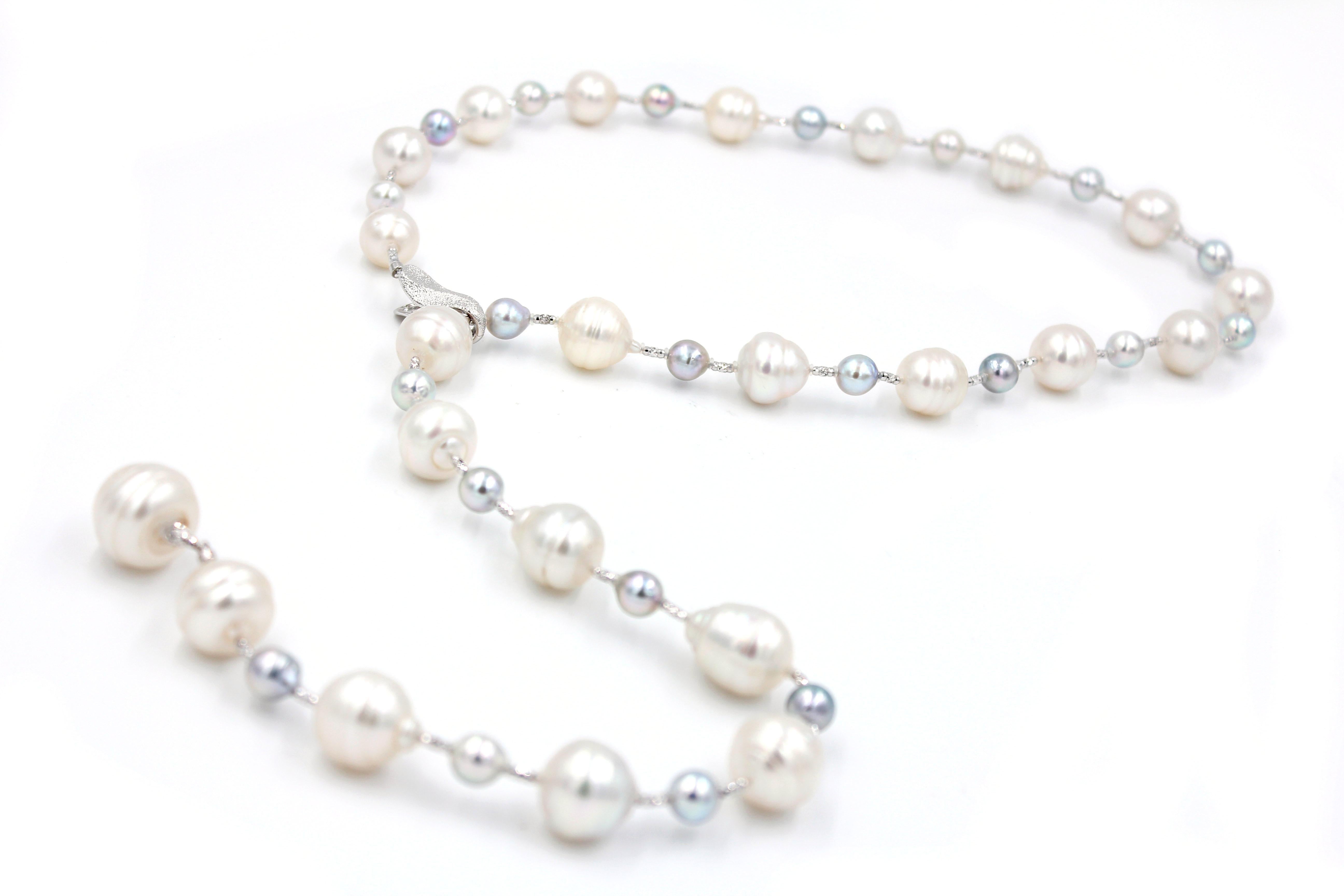 Or blanc 18 carats
Perles des mers du Sud 
Longueur ajustable de Choker à 24 pouces lariat 