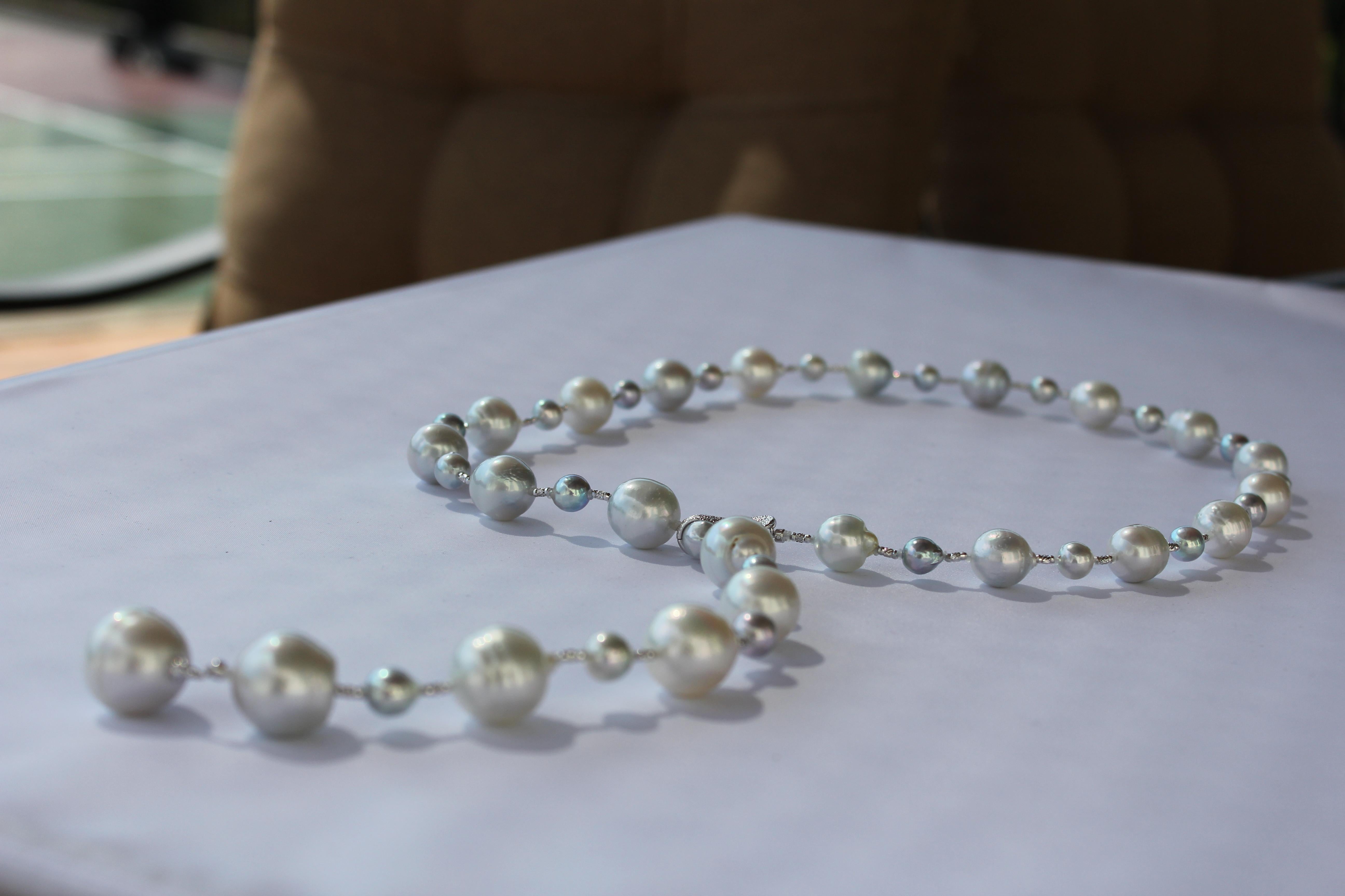 Taille ronde Collier Lariat en argent blanc et perles des mers du Sud avec fermoir réglable en or blanc 18 carats en vente